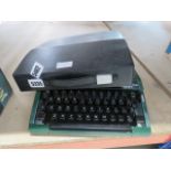 5335 - Silver Reed travelling typewriter