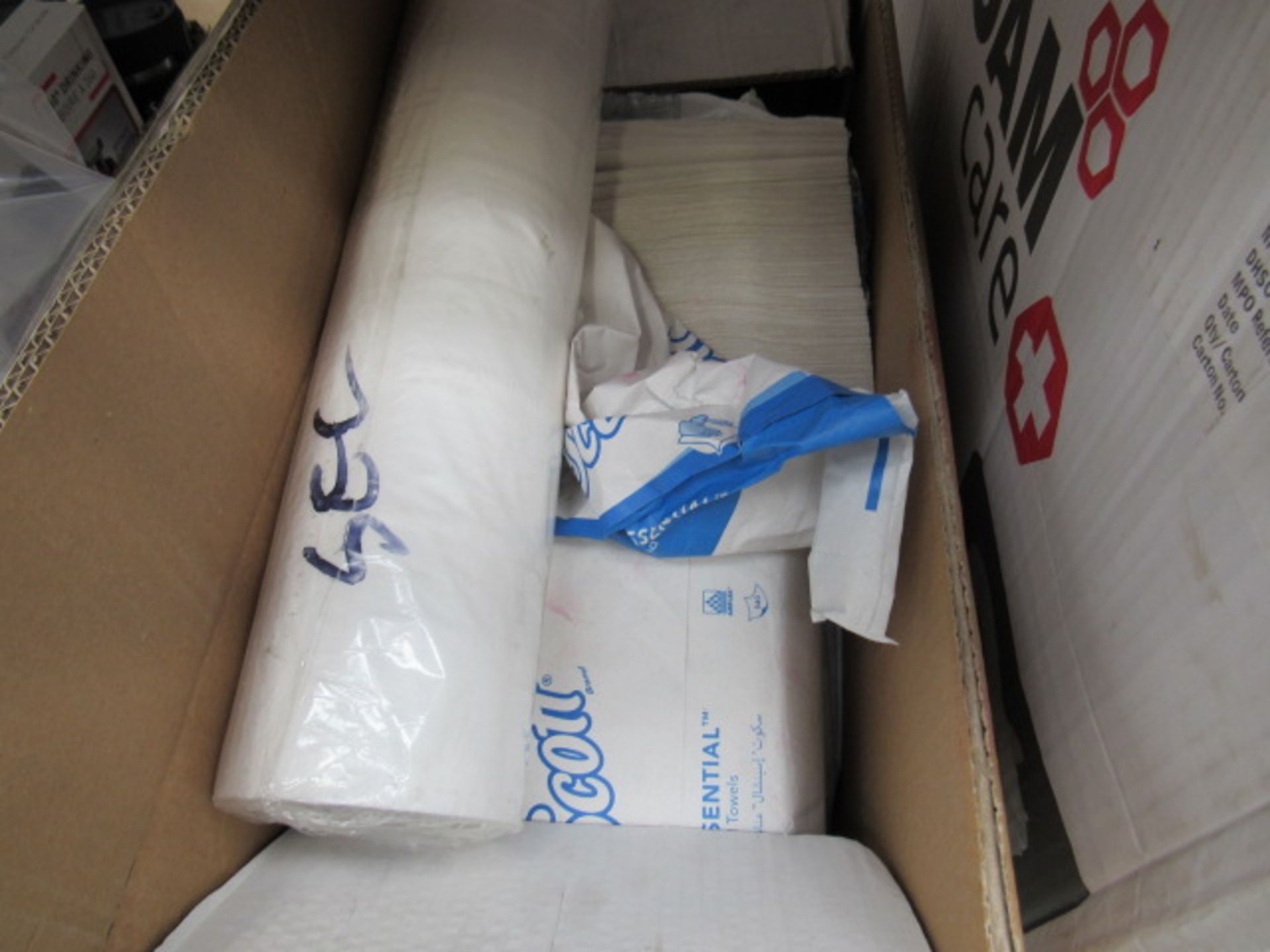 Box containing mixed paper hand towels