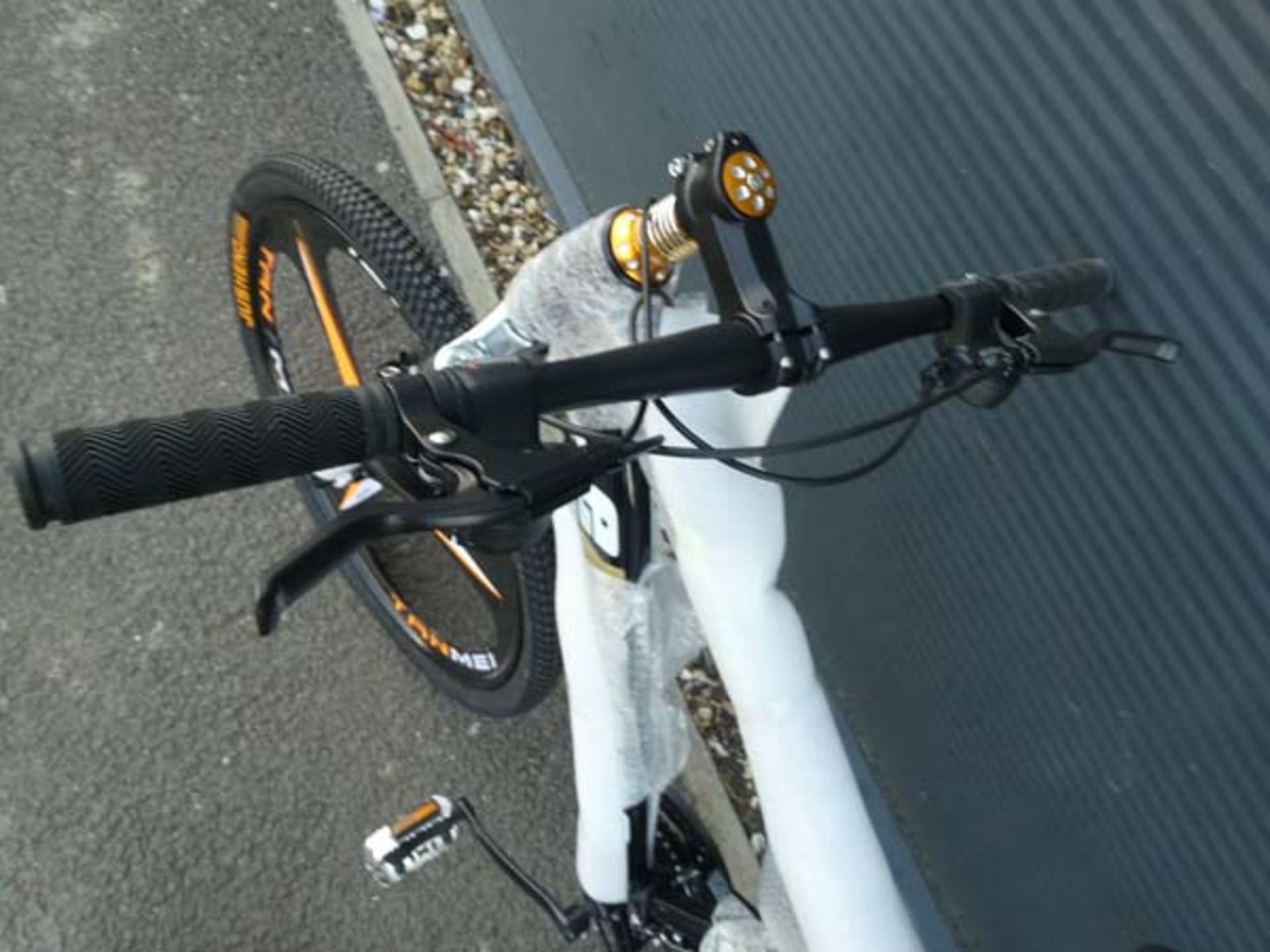 4027 - Black and orange Extreme mountain bike - Image 2 of 2