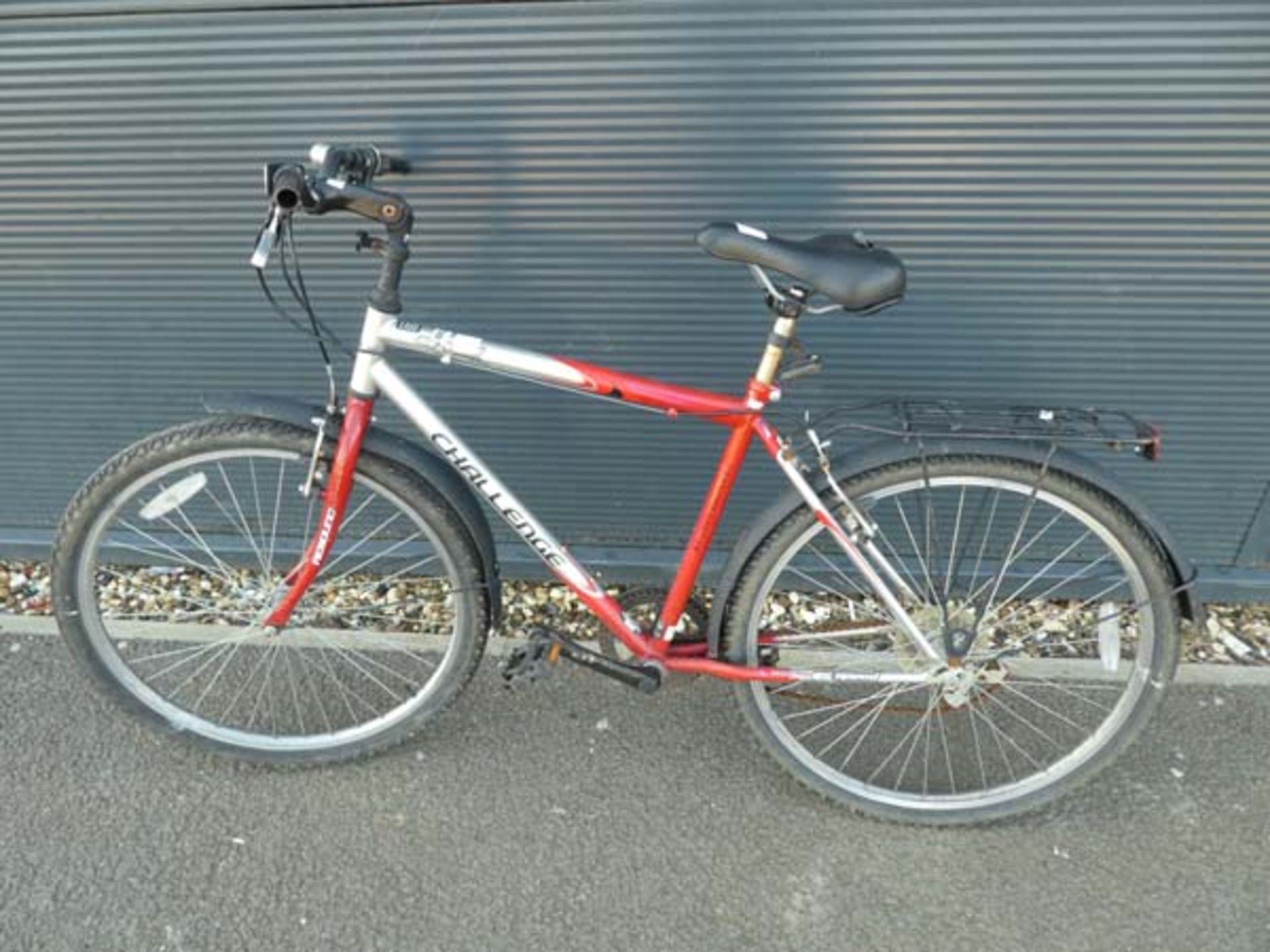 4043 - Challenge red and silver mountain bike