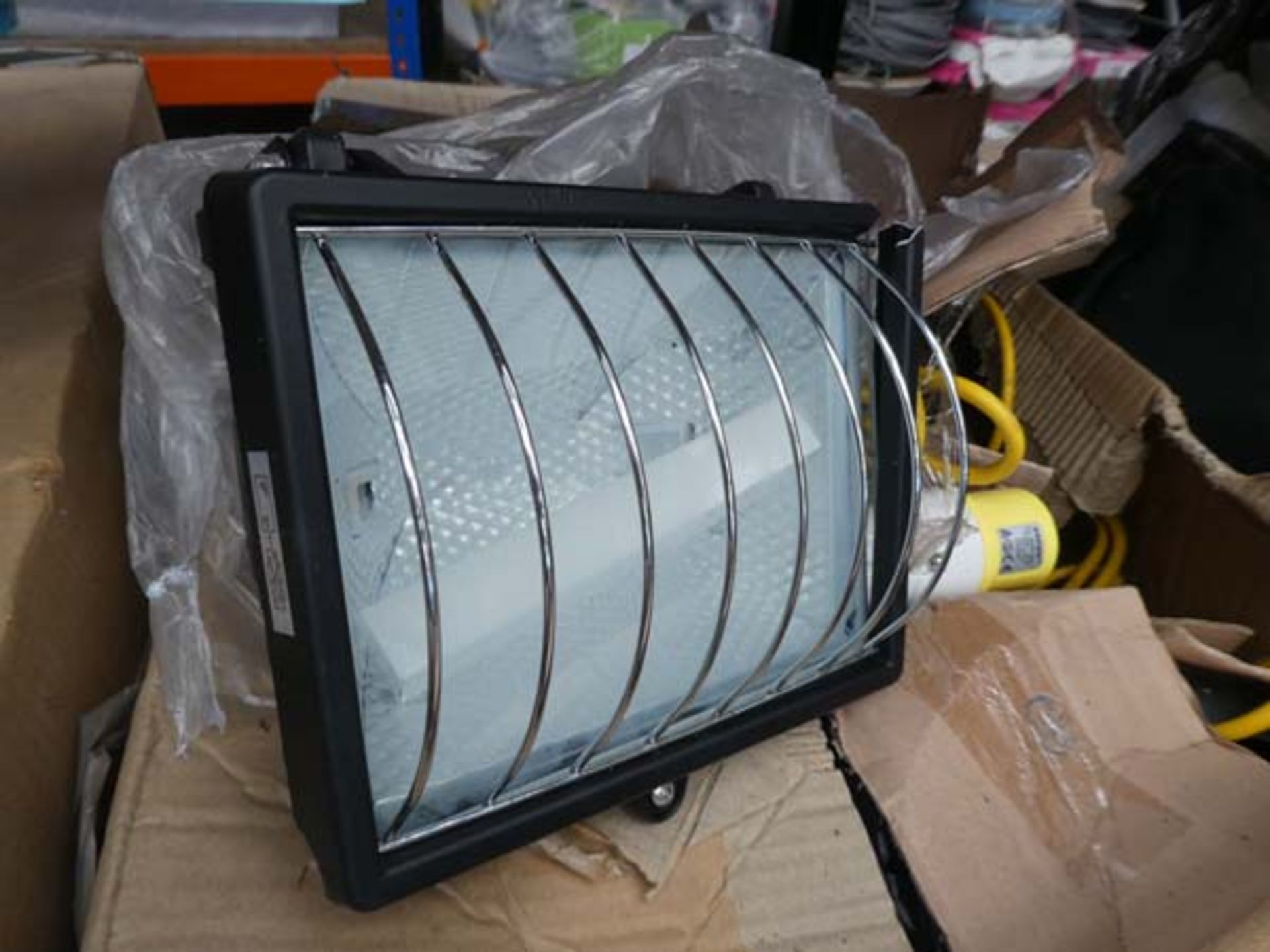 16 x 110v halogen lights