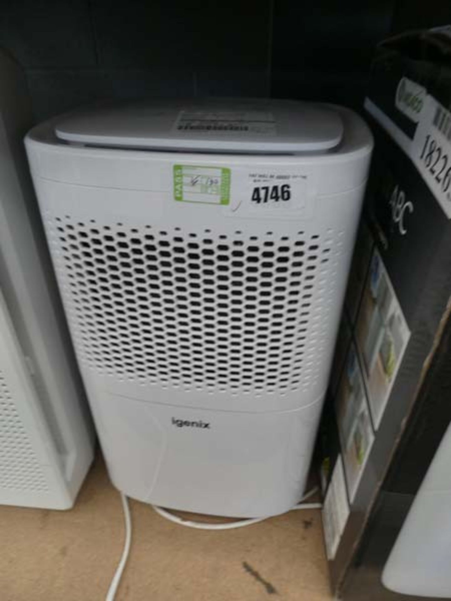 4683 - Unboxed dehumidifier