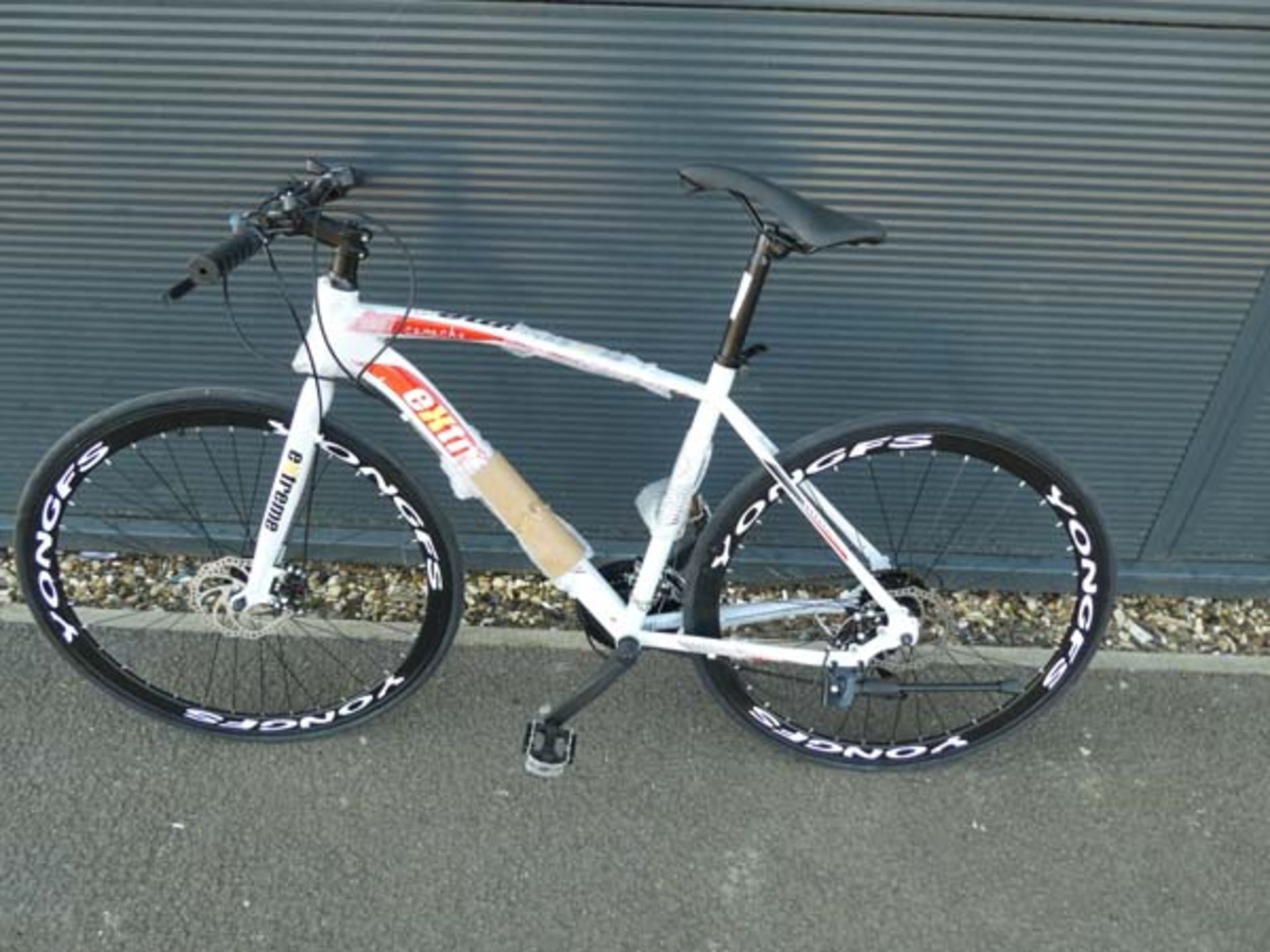 4035 - White Extreme town bike