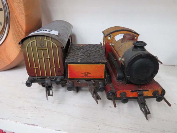 Tin plate engine with carriage and tender