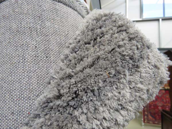 Grey shag pile carpet - Image 2 of 2