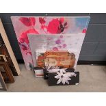 5467 - Quantity of modern floral wall hangings