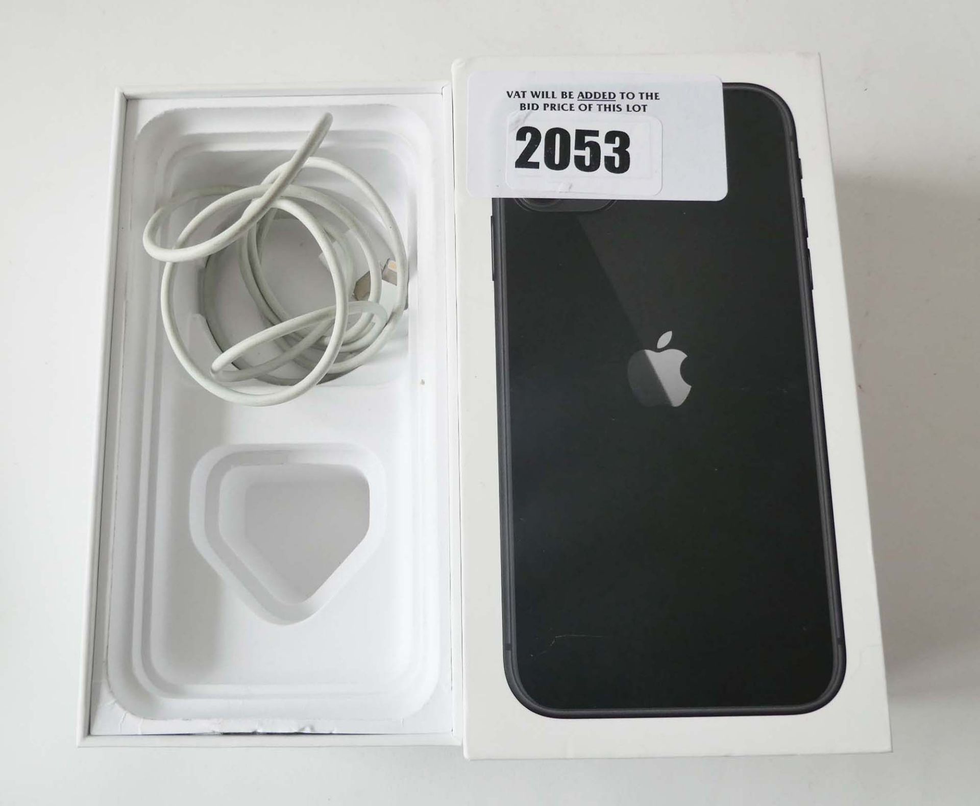 iPhone 11 64GB Black smartphone with box and charging cable - Image 2 of 3