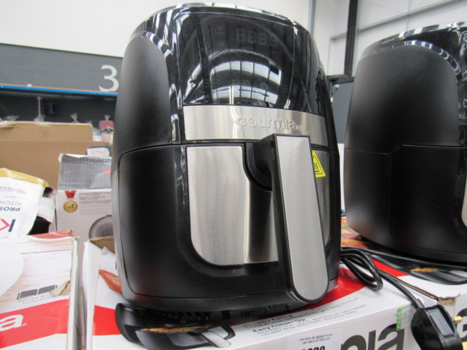 60 Gourmet 5.7L digital air fryer with box - Image 2 of 2