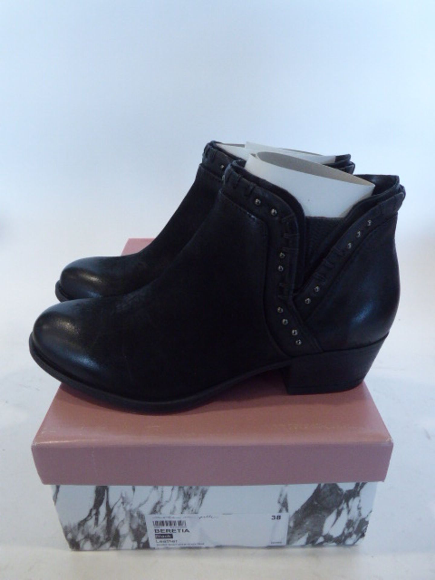 2 pairs of Moda in Pelle Beretia boots sizes EU 38 and 39 - Image 2 of 5