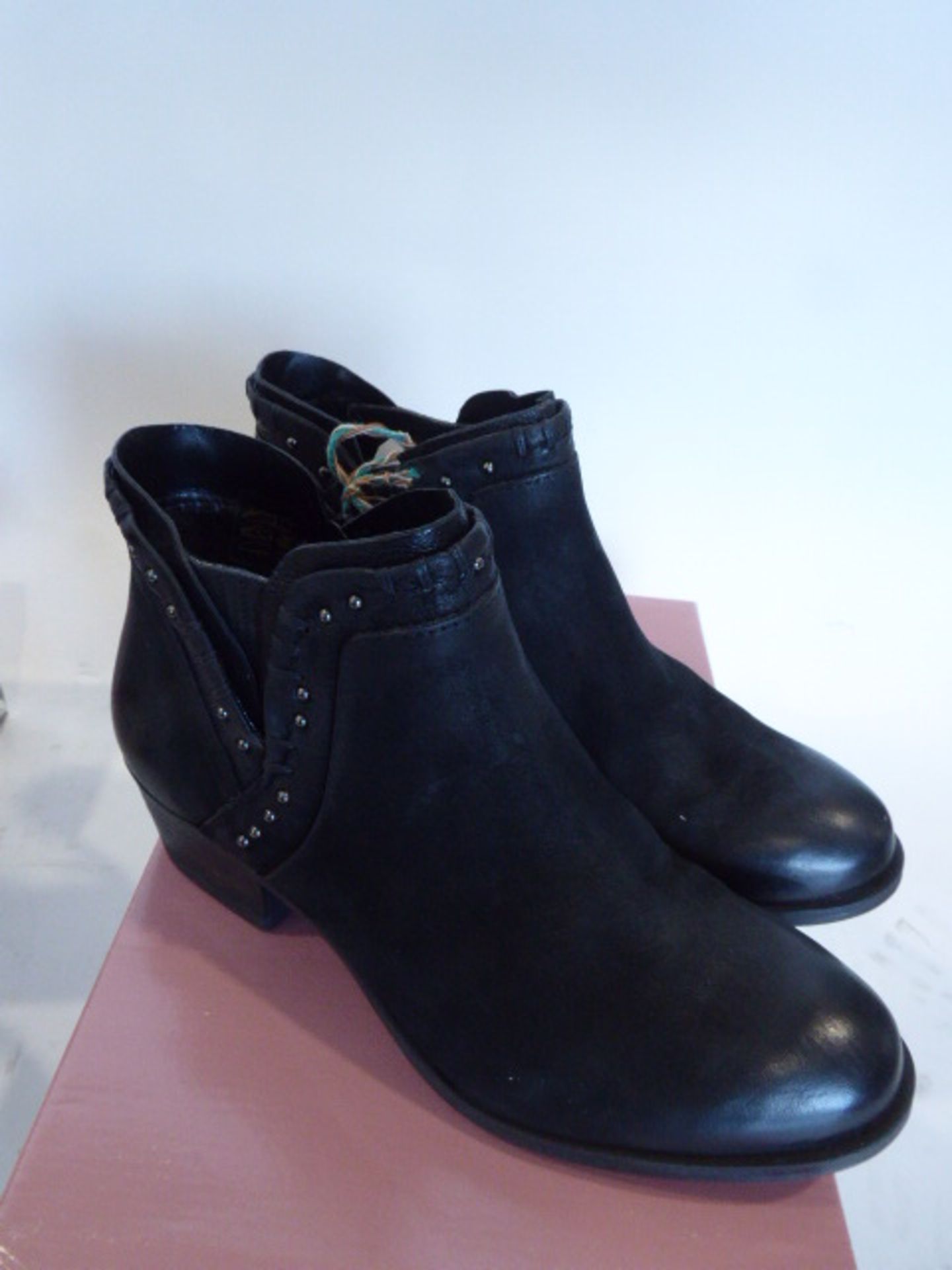 2 pairs of Moda in Pelle Beretia boots sizes EU 38 and 39 - Image 5 of 5