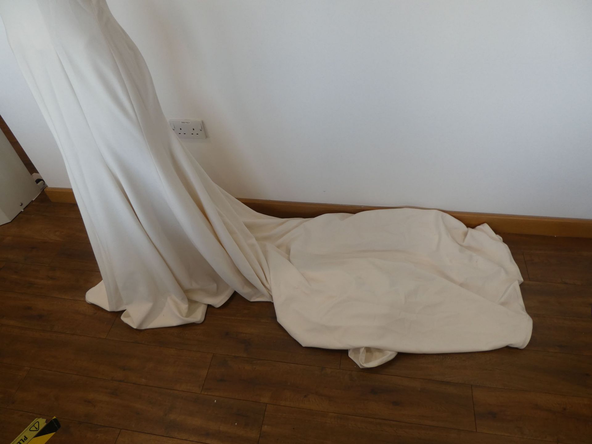 Milla Nova ivory wedding dress, size 40 - Image 2 of 2
