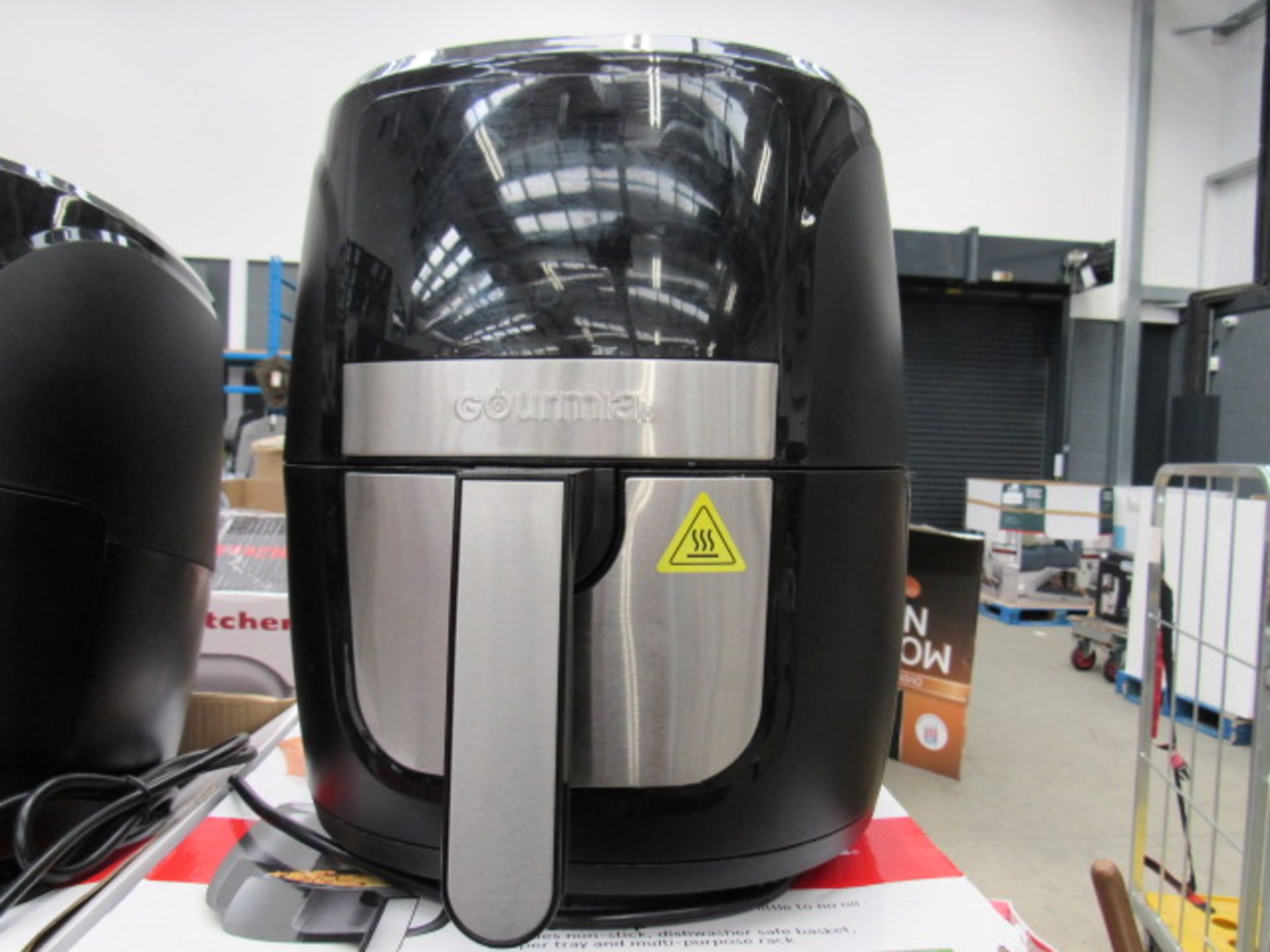 61 Gourmet 5.7L digital air fryer with box - Image 2 of 2