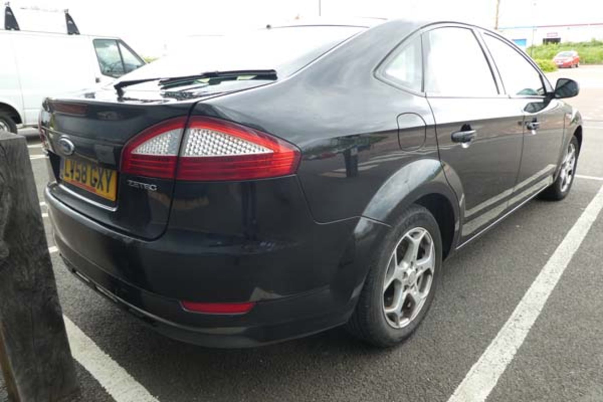 LV58 GXY (2008) Ford Mondeo Zetec in black, first registered 26.09.2008, 5 door hatchback, petrol, - Image 6 of 9