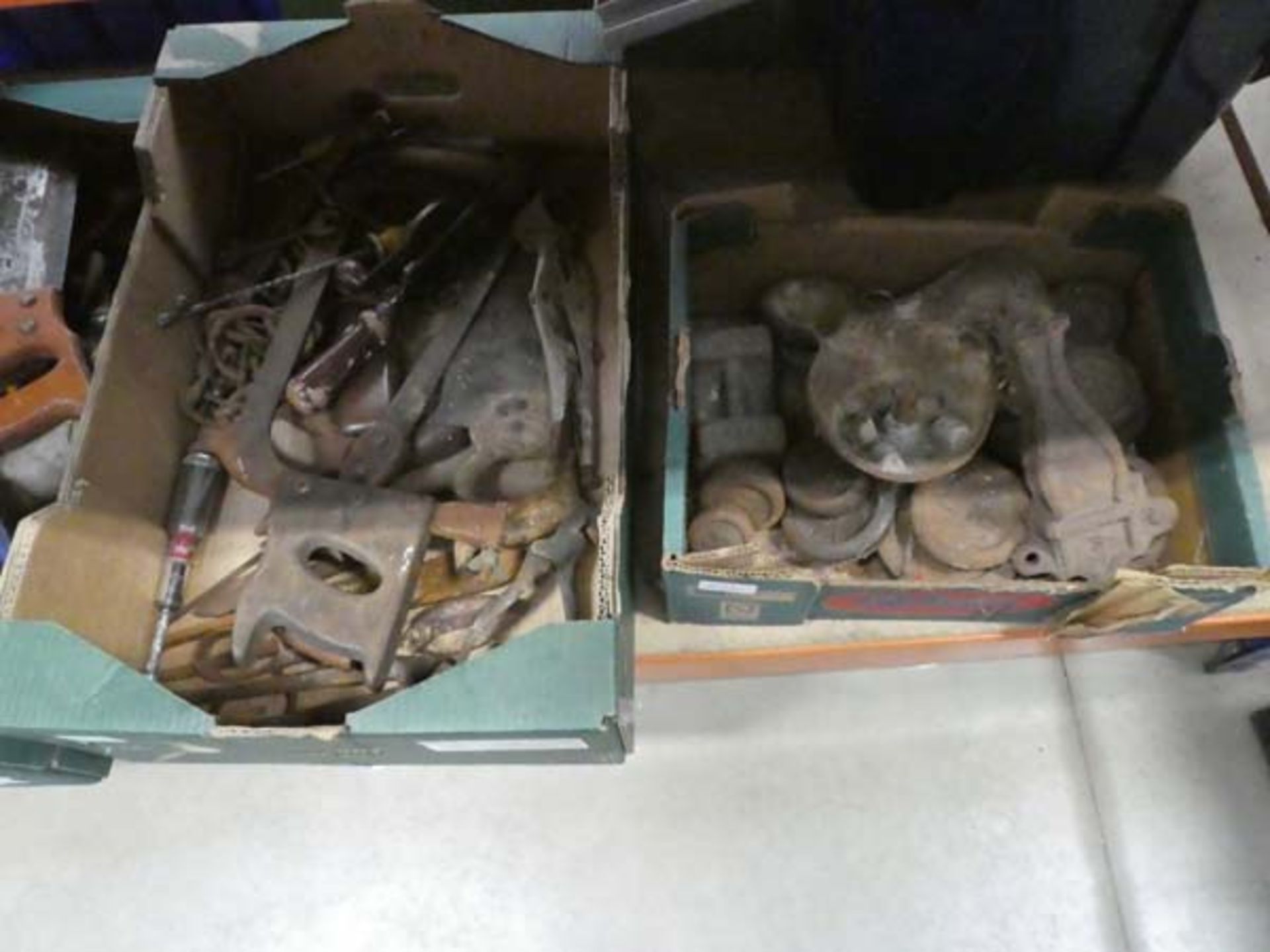 1/2 underbay of weights, vintage tools, saws, vice etc - Image 3 of 3