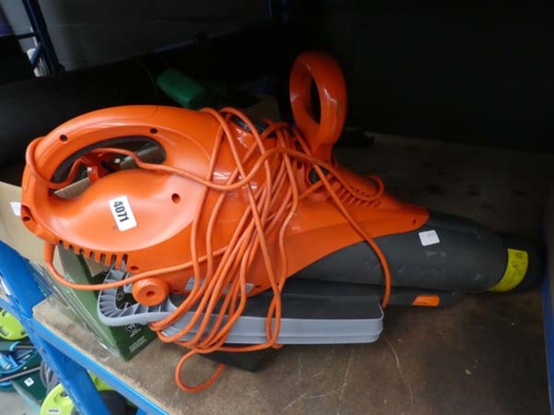 Flymo electric blow vac (no end pipe)