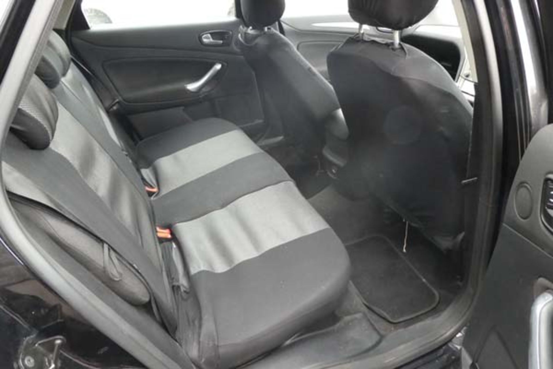 LV58 GXY (2008) Ford Mondeo Zetec in black, first registered 26.09.2008, 5 door hatchback, petrol, - Image 7 of 9