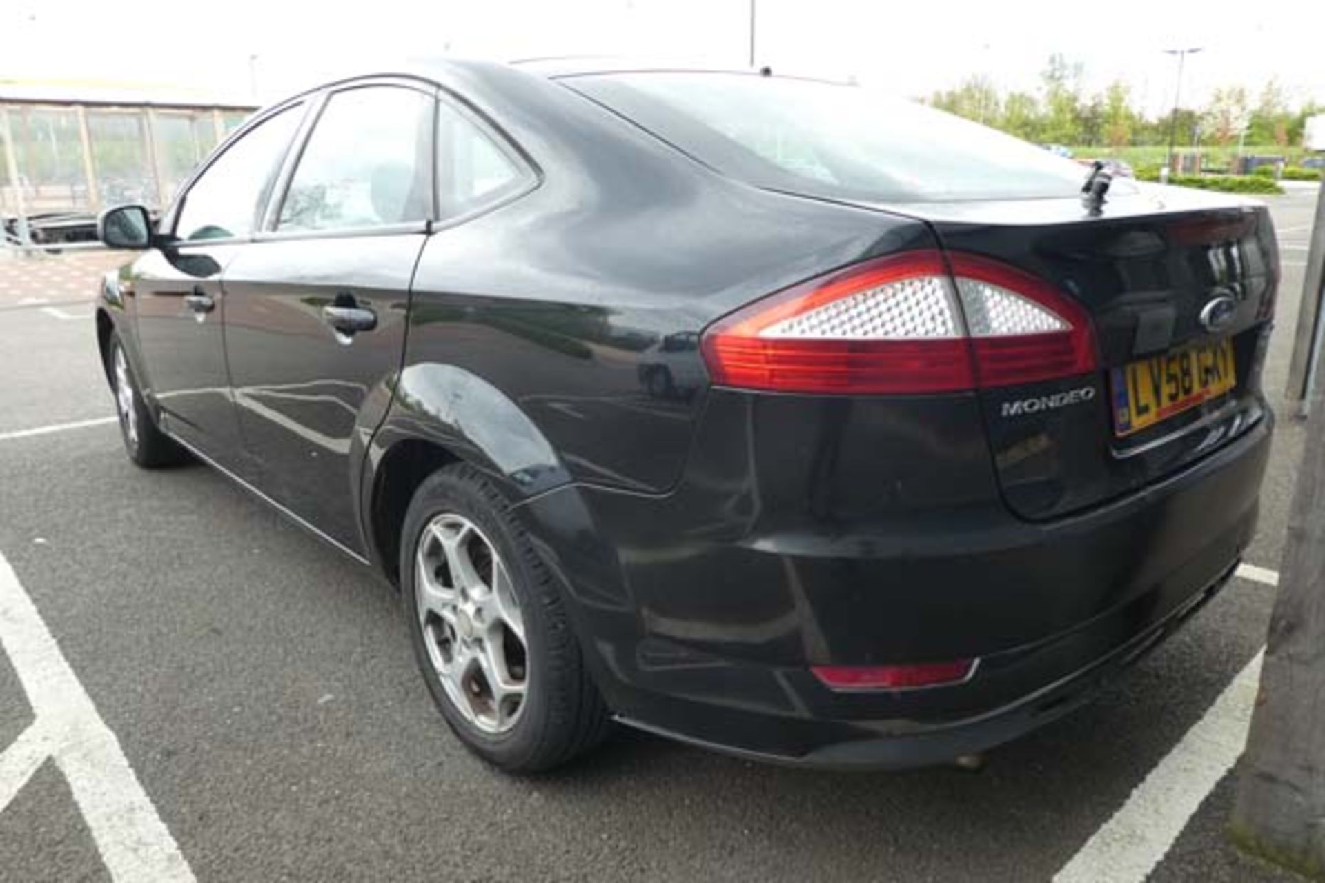 LV58 GXY (2008) Ford Mondeo Zetec in black, first registered 26.09.2008, 5 door hatchback, petrol, - Image 5 of 9