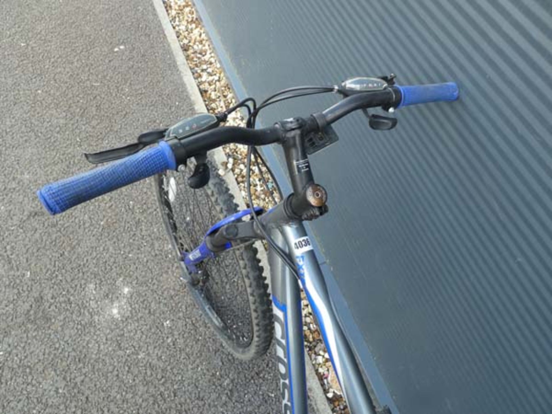 Cross blue and grey gents mountain bike - Image 2 of 2