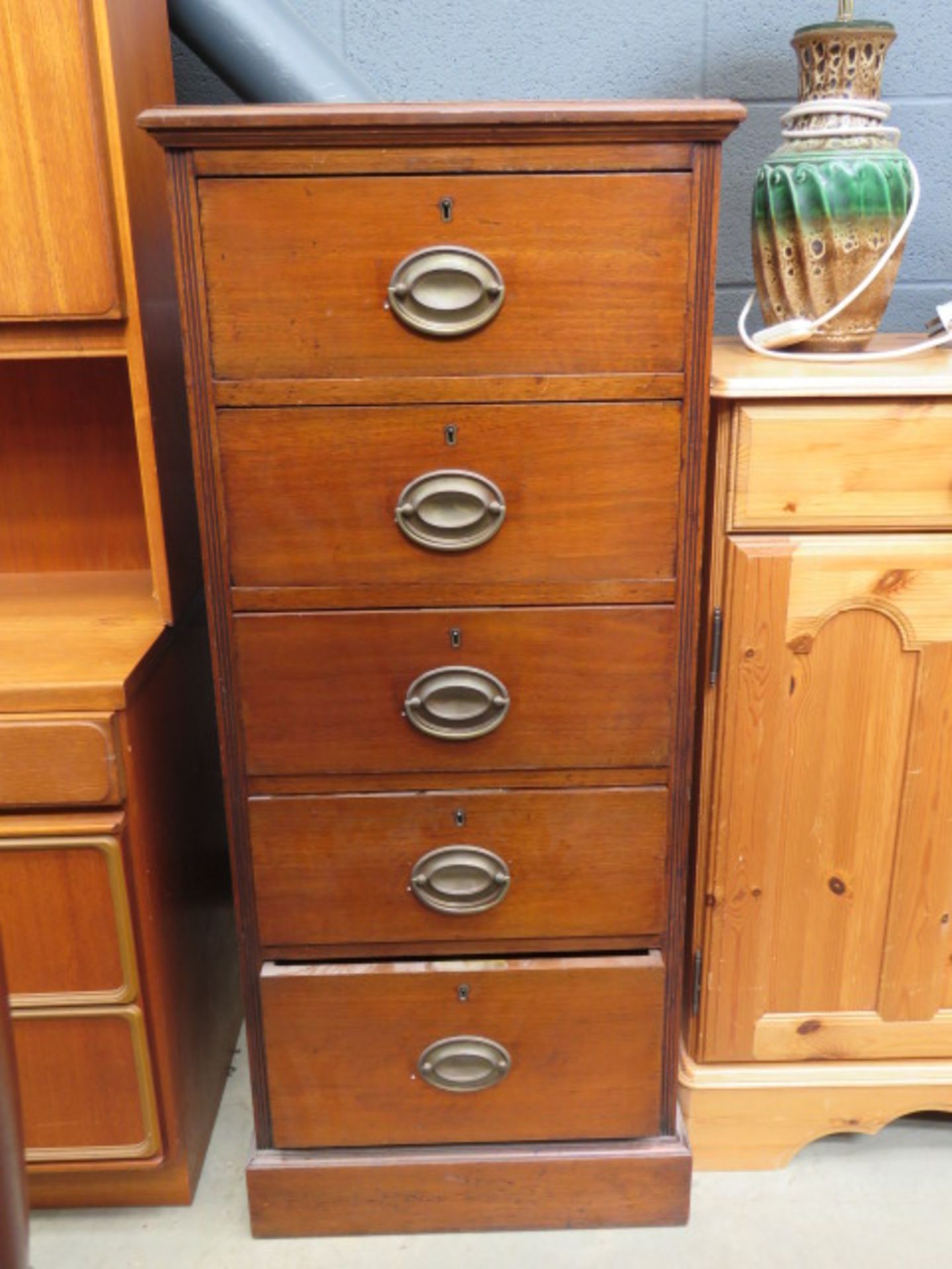 Narrow Victorian chest of 5 drawers Width: 46cm Height: 107cm Depth: 46cm For its age its in good