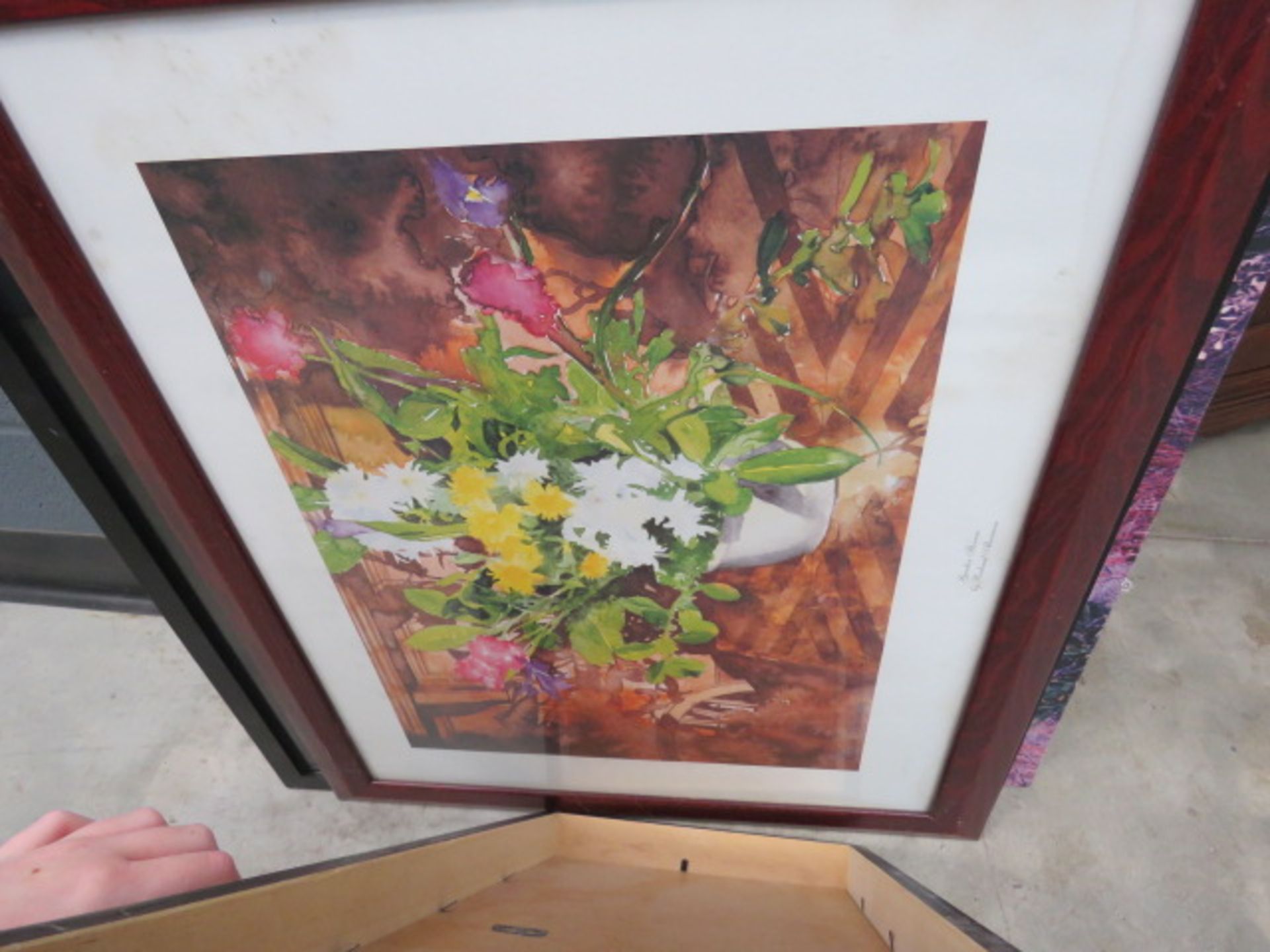 Quantity of modern botanical wall hangings, photogaphic prints, still life with flowers, and - Image 3 of 4