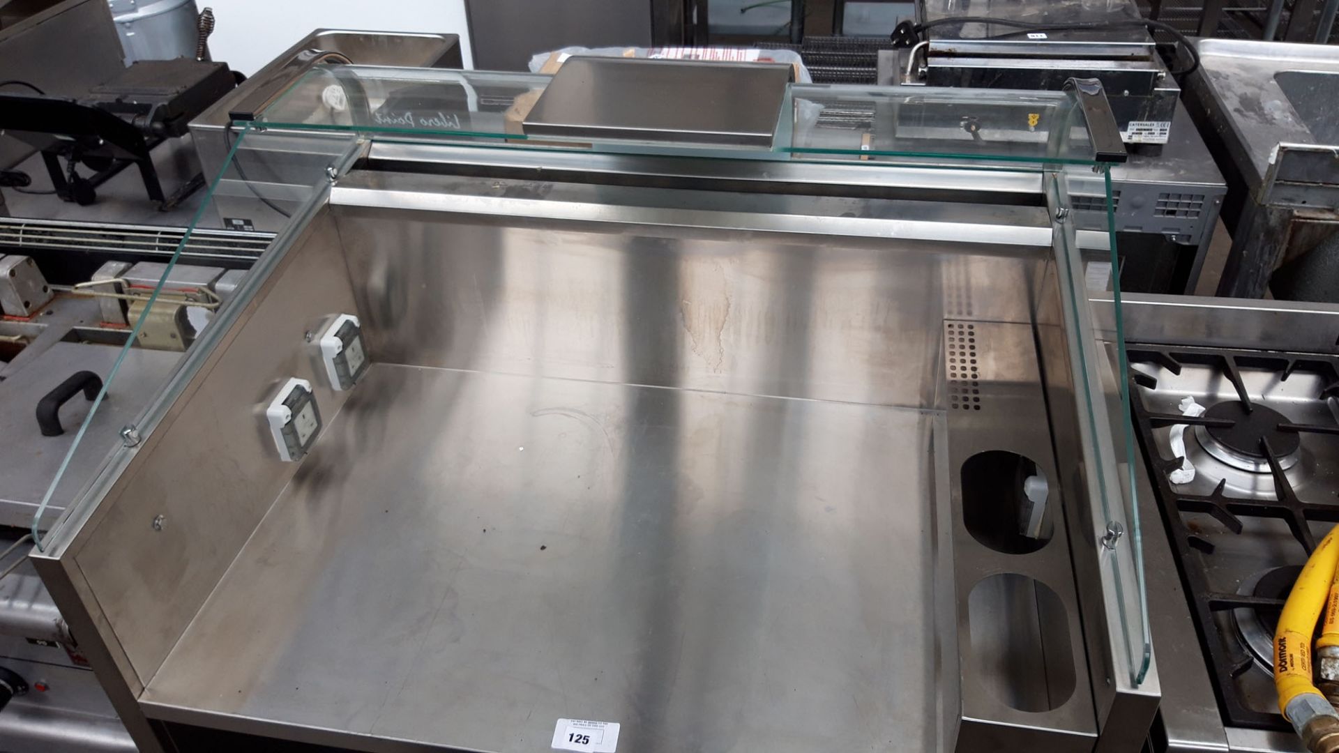 (513) 100cm Electrolux Libero Point mobile cooking counter with built in extraction - Image 3 of 3