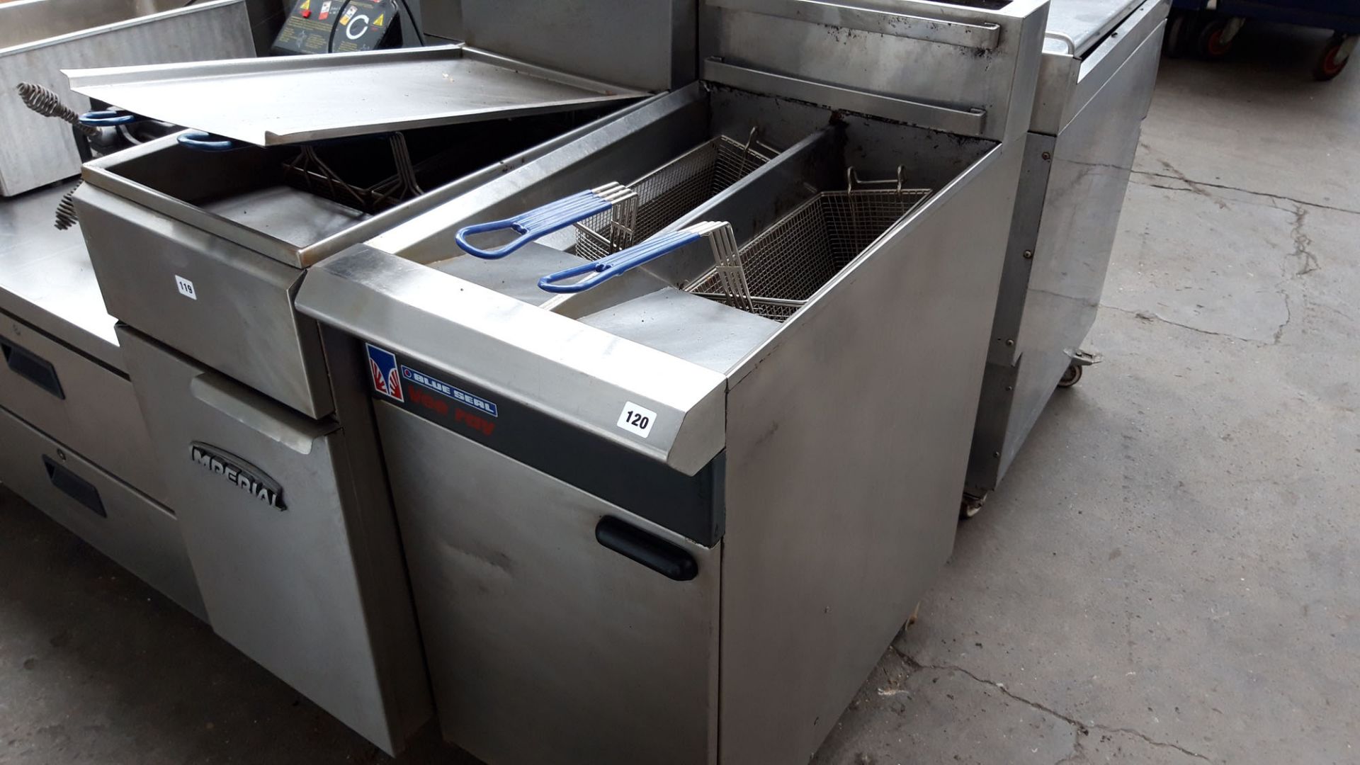 45cm gas Blue Seal Vee Ray twin tank fryer with 2 baskets