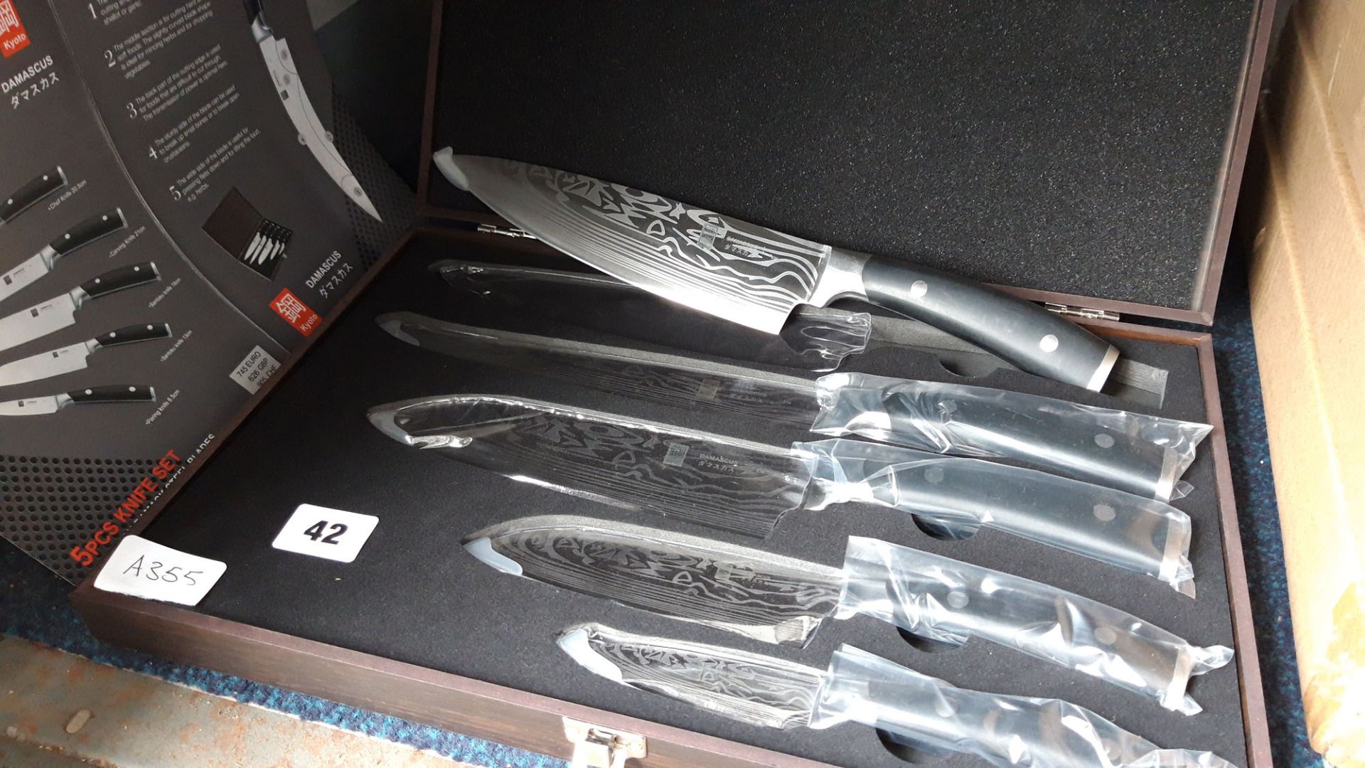 Boxed set of 5 Damascas knives