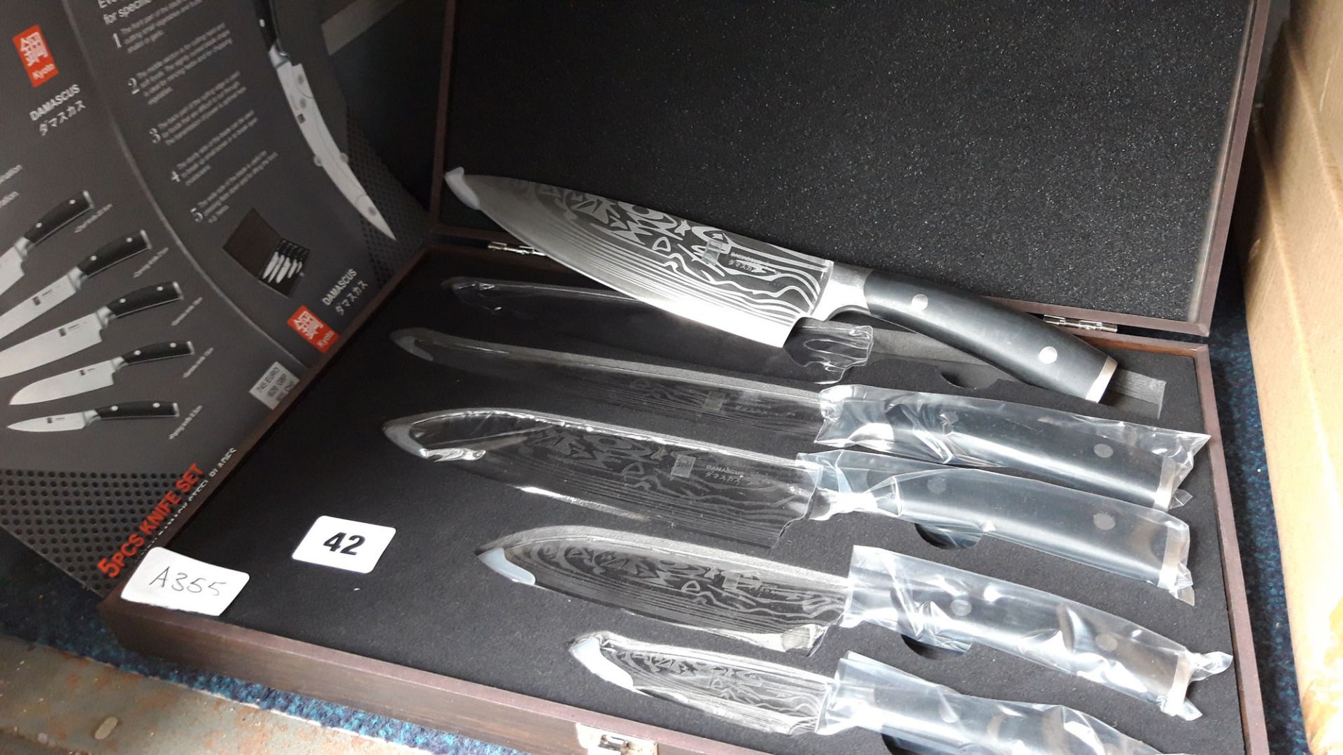 Boxed set of 5 Damascas knives