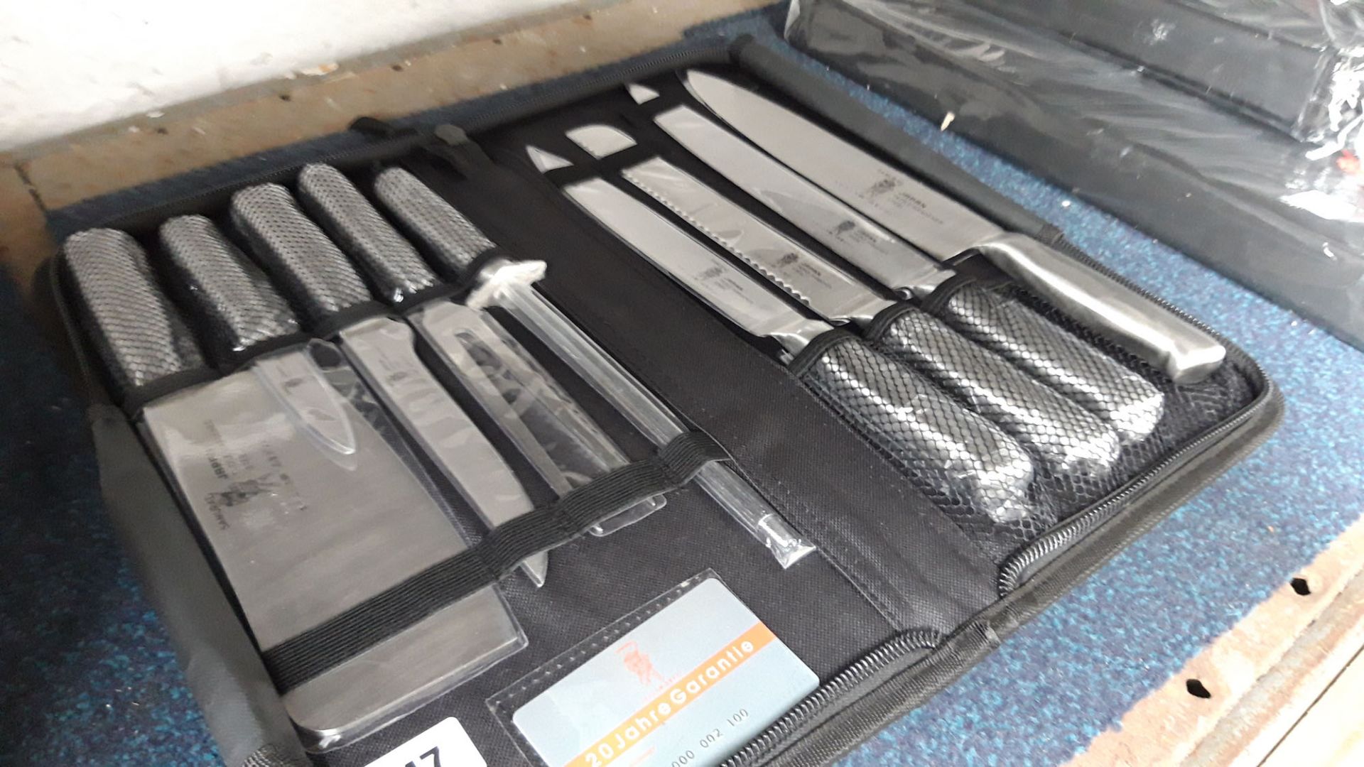 Zip case containing Samurai 9pce knife set