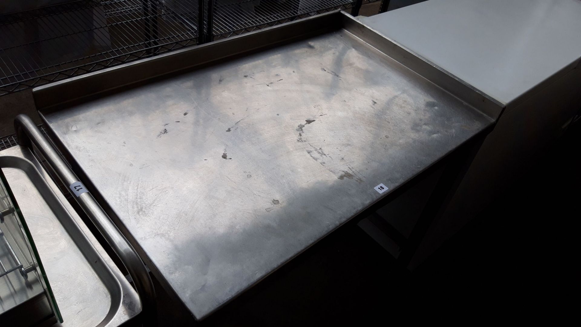 108cm stainless steel preparation table - Image 2 of 2