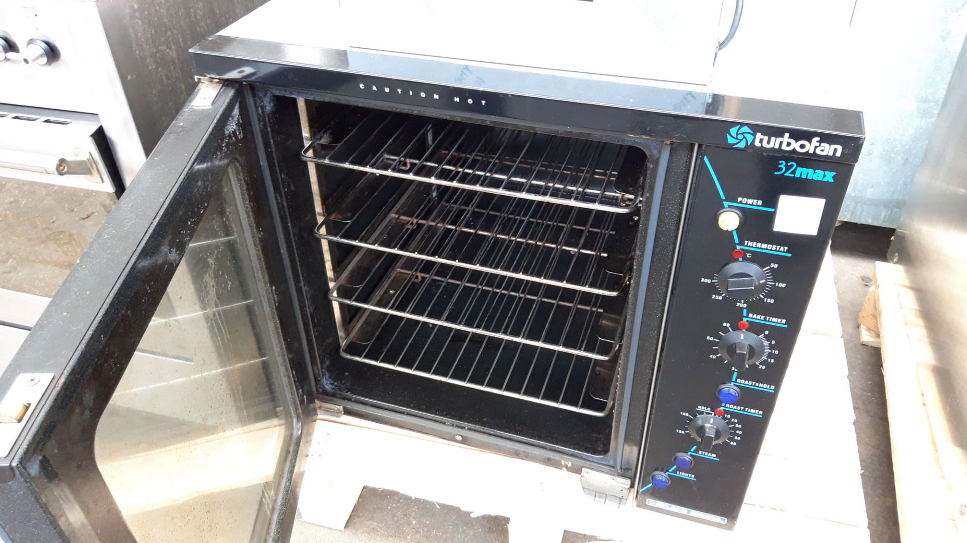 70cm electric Blue Seal Turbo Fan 32 max oven - Image 2 of 2