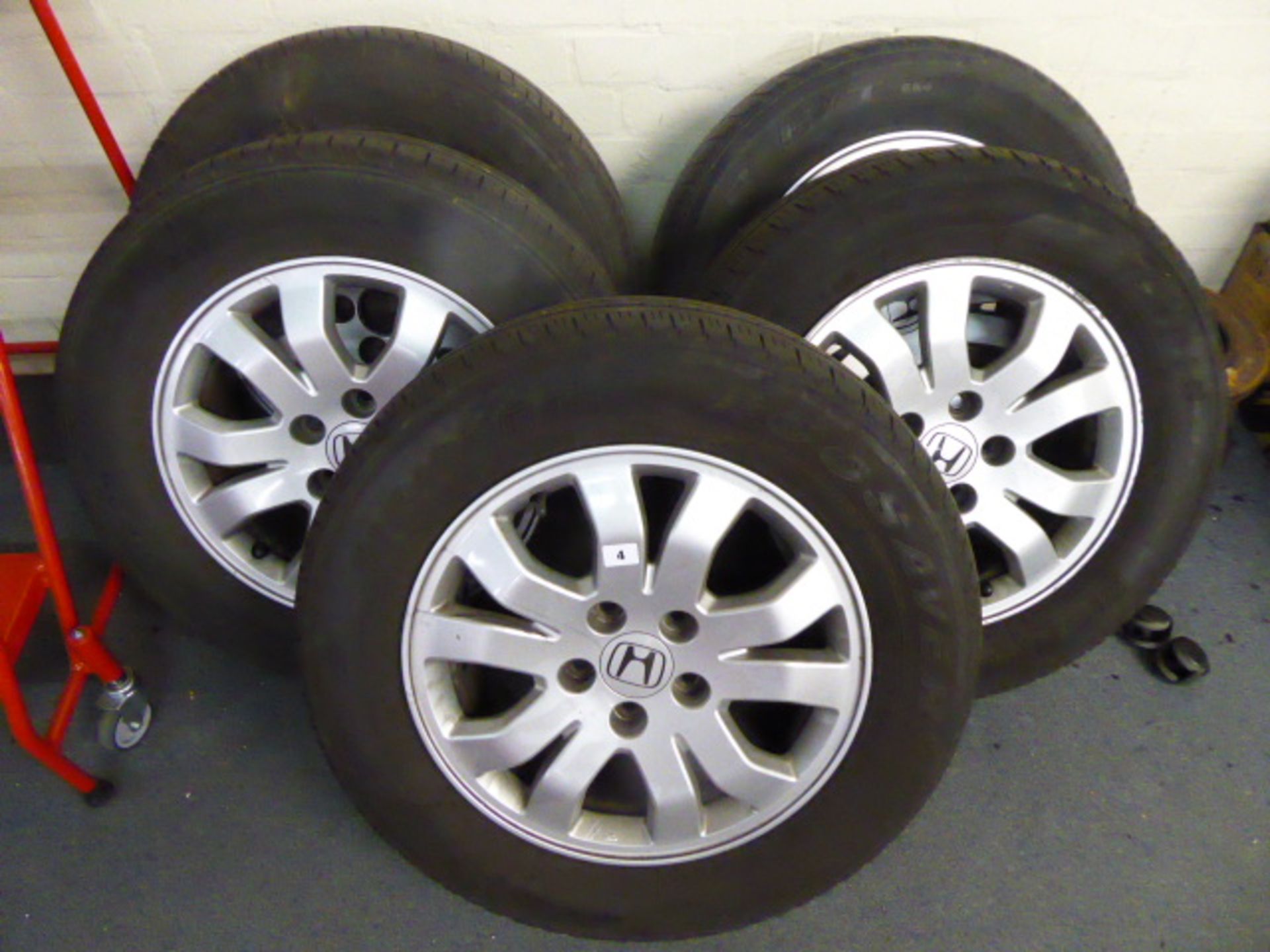 Set of five Honda 16'' alloy wheels with tyres