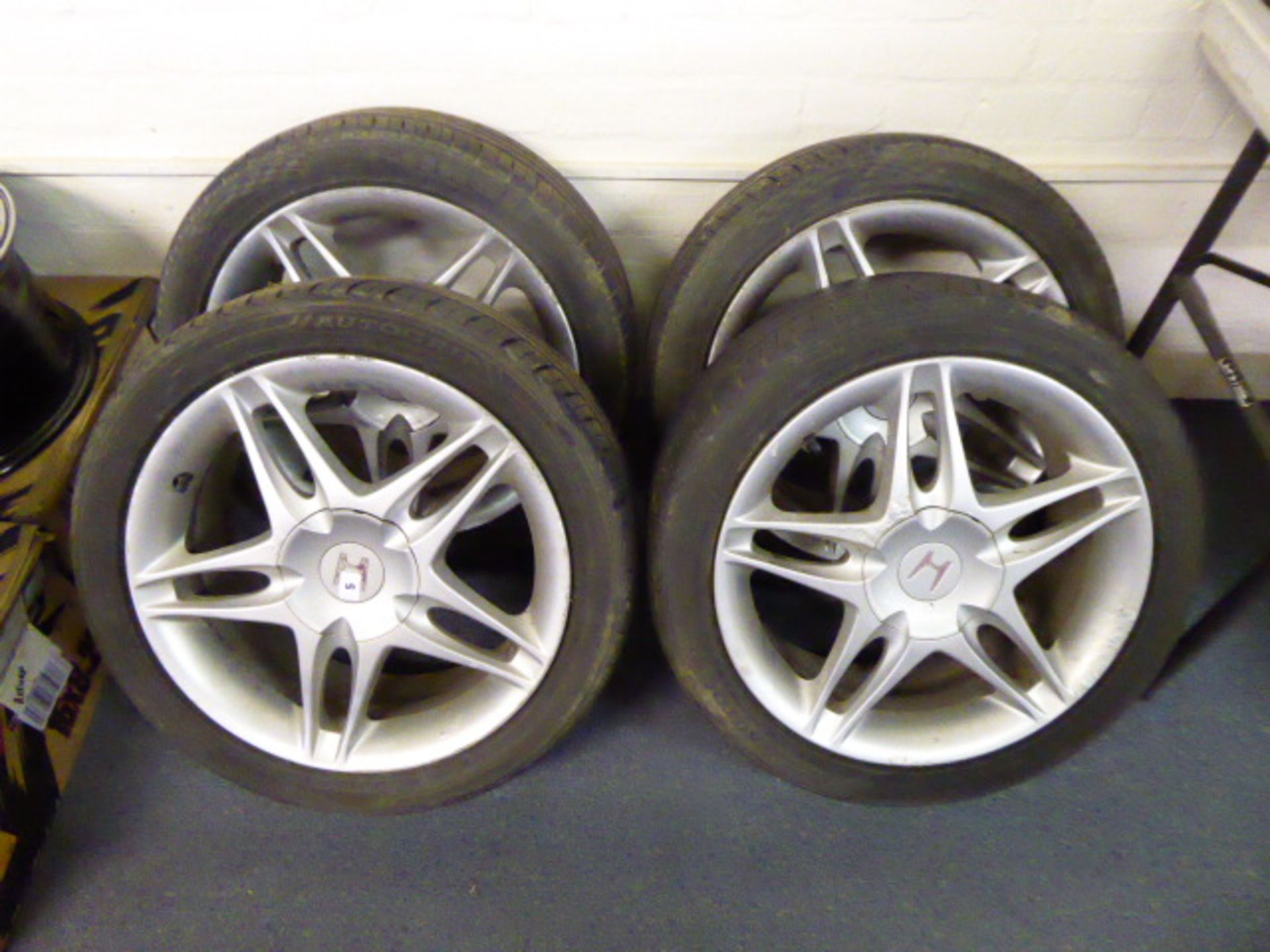 Set of four Honda 17'' alloy wheels with tyres