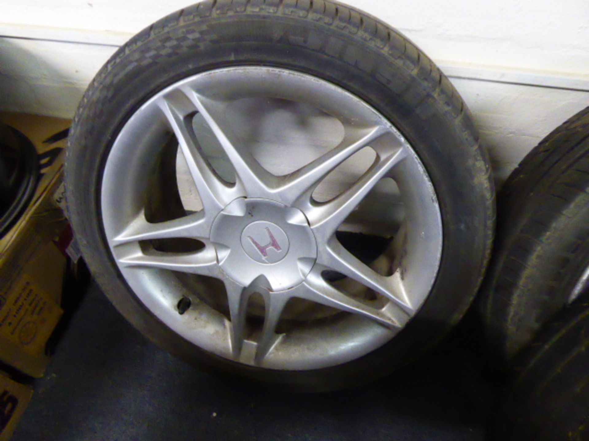 Set of four Honda 17'' alloy wheels with tyres - Image 3 of 3