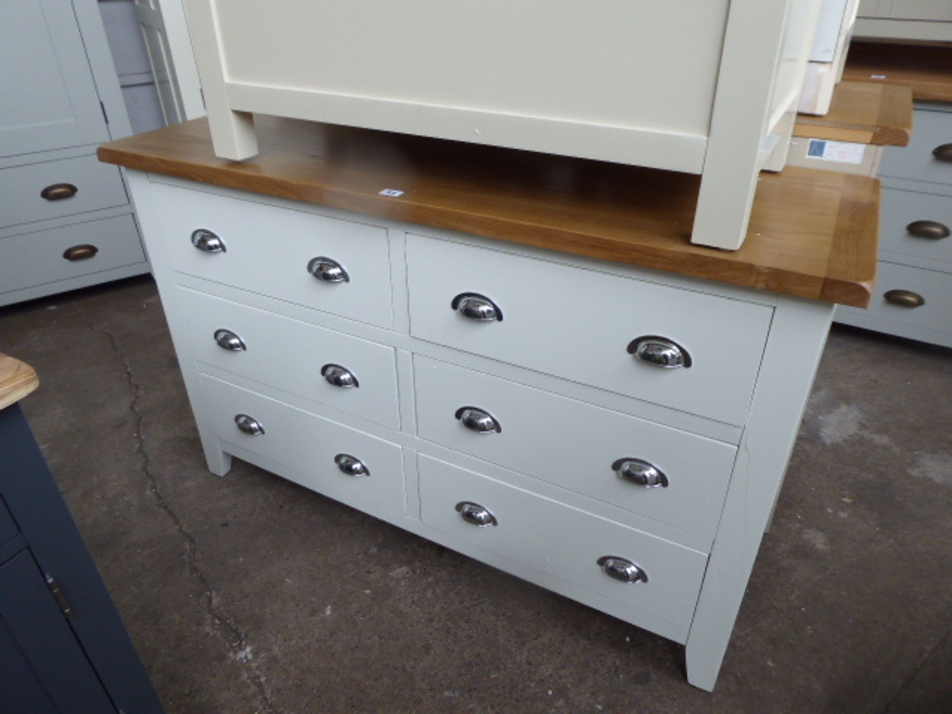 White painted oak top chest of 6 drawers, 125cm wide