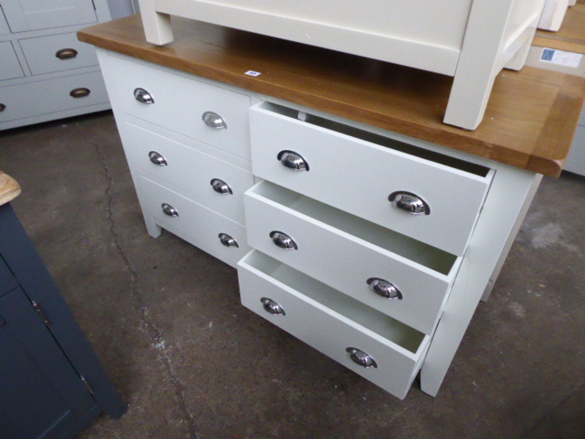 White painted oak top chest of 6 drawers, 125cm wide - Image 2 of 3