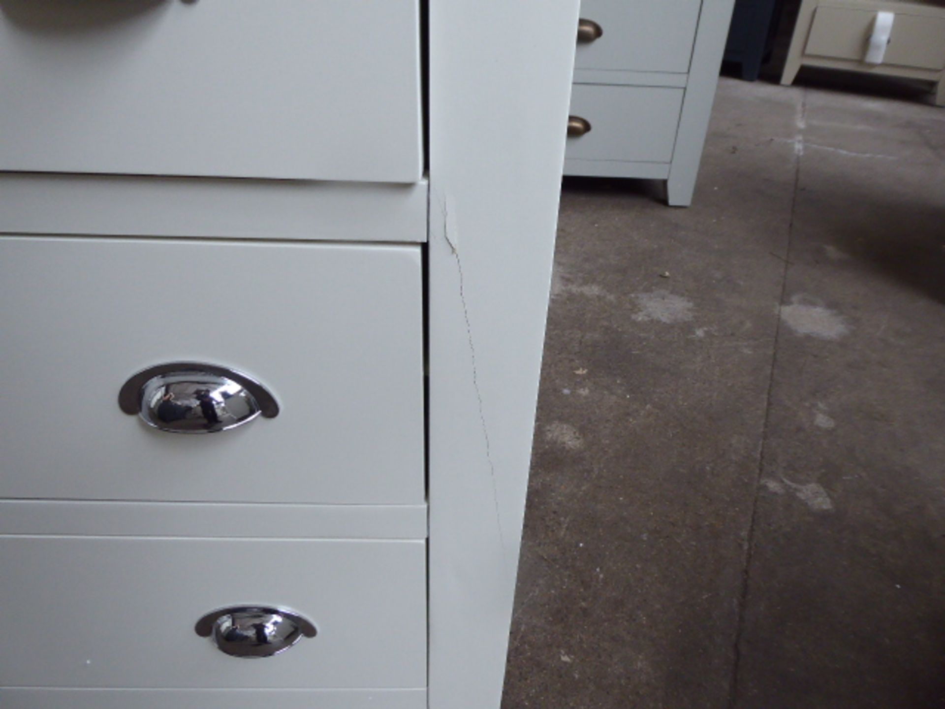 White painted oak top chest of 6 drawers, 125cm wide - Image 3 of 3