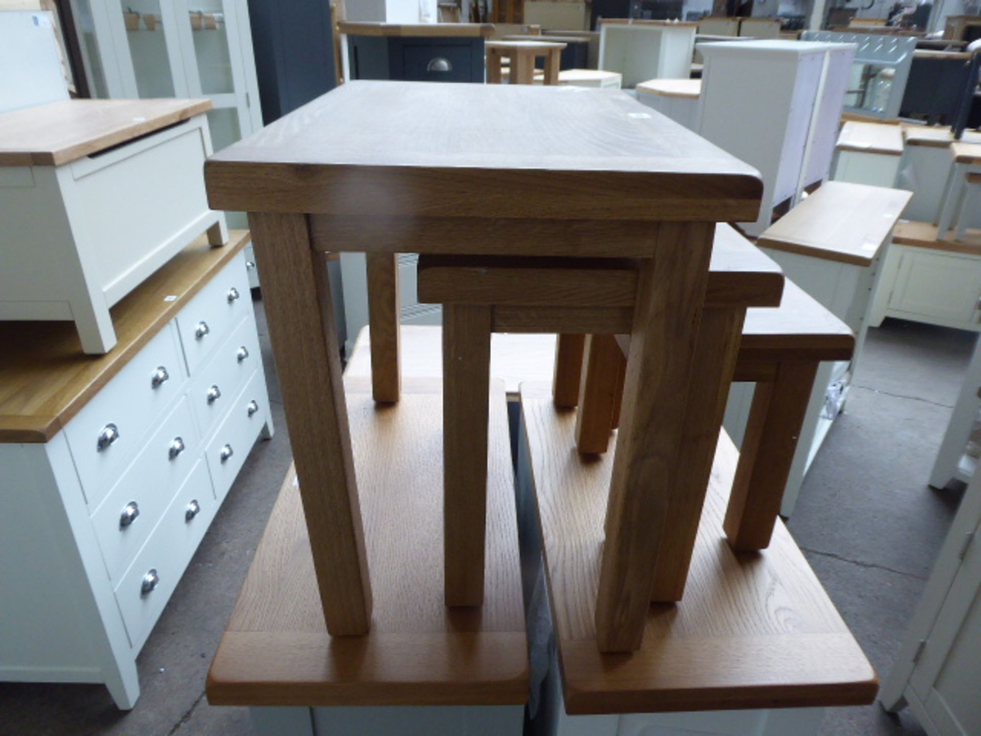 Nest of 3 oak tables - Image 3 of 4