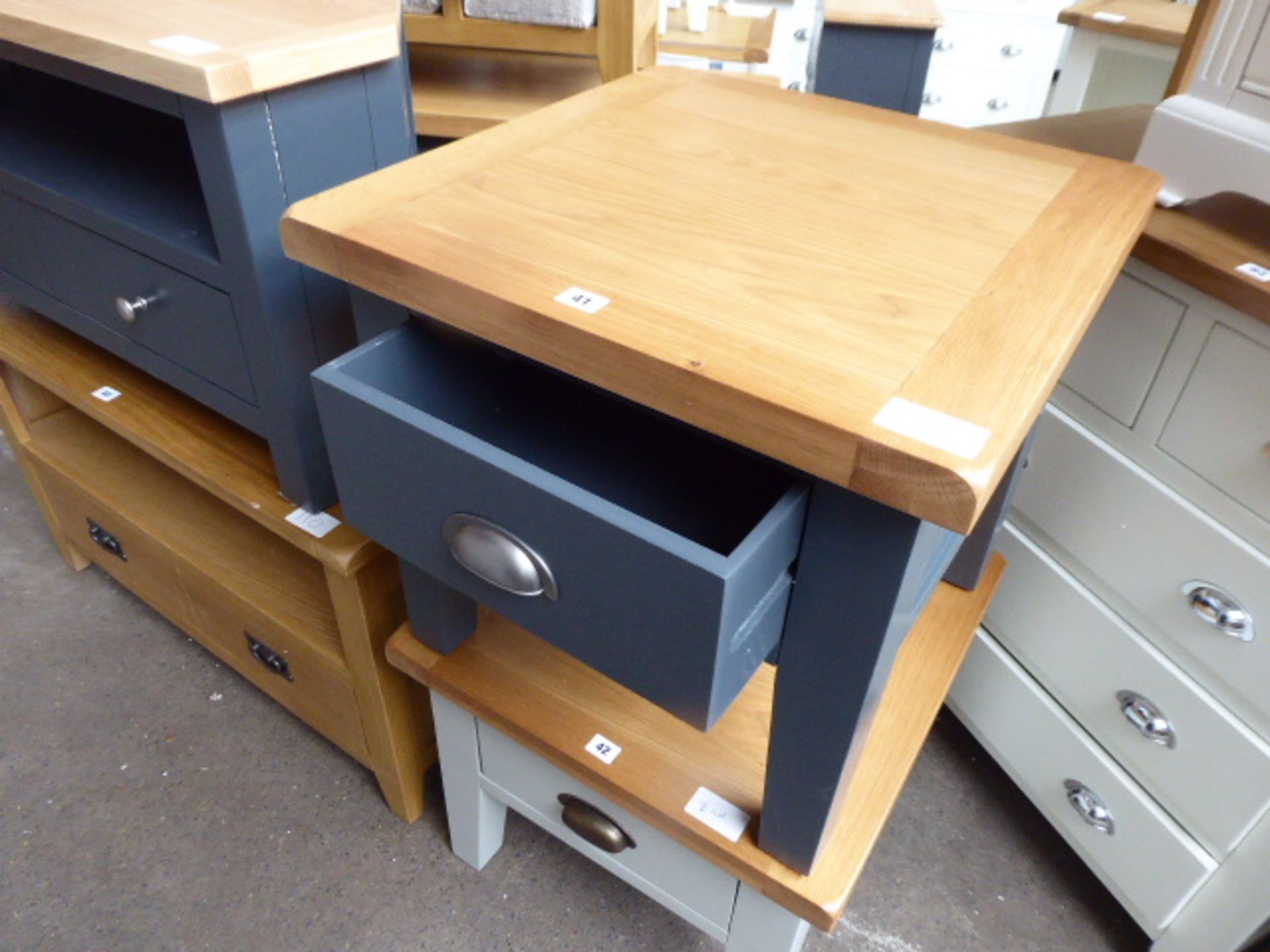 Blue painted oak top lamp table with single drawer - Image 2 of 3