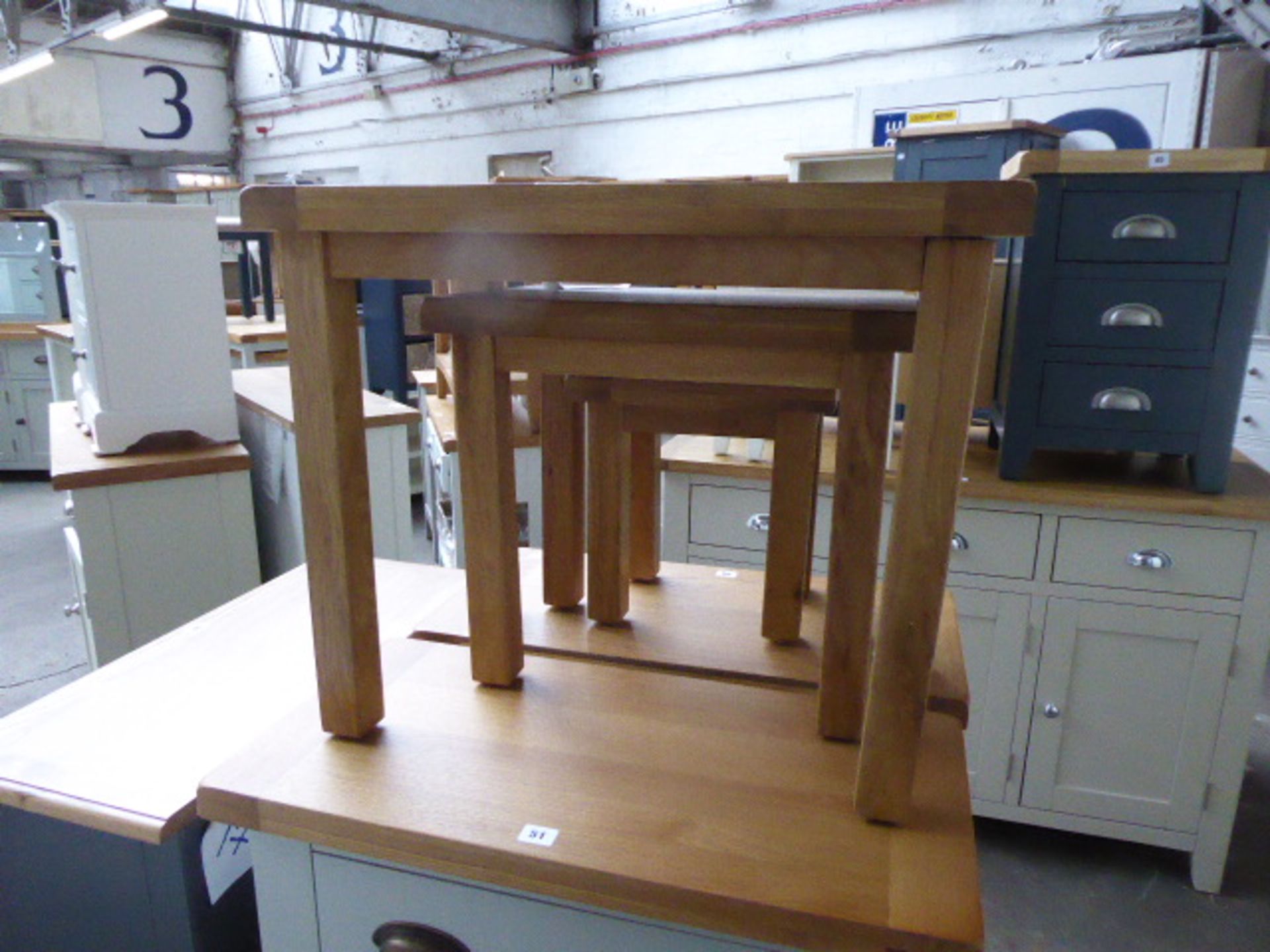 Nest of 3 oak tables - Image 4 of 4