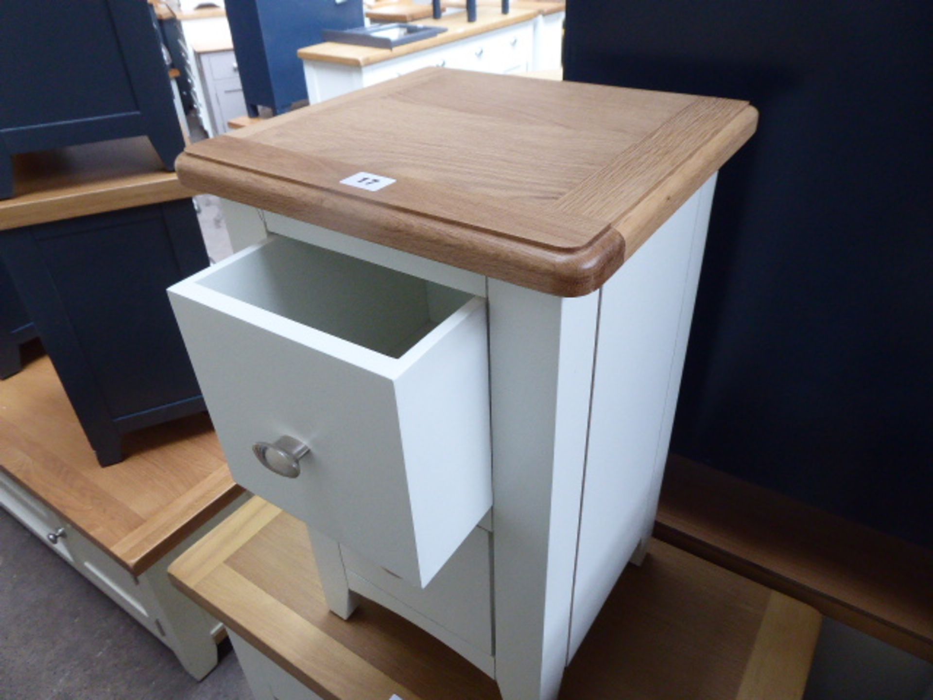 White painted oak top 2 drawer bedside cabinet, 35cm wide - Image 2 of 4