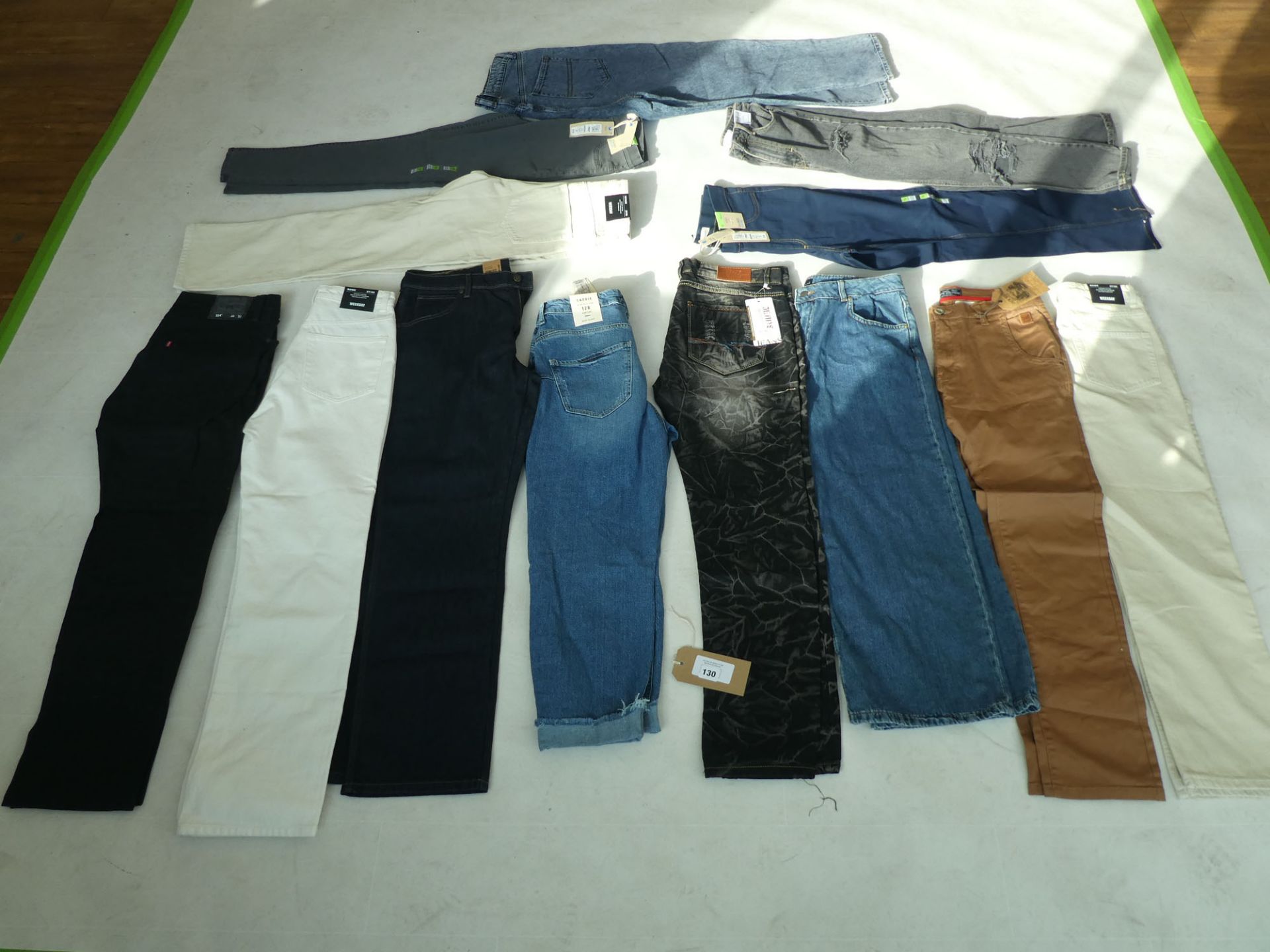 Selection of denim wear to include Levi, Wednesday. River Island, etc