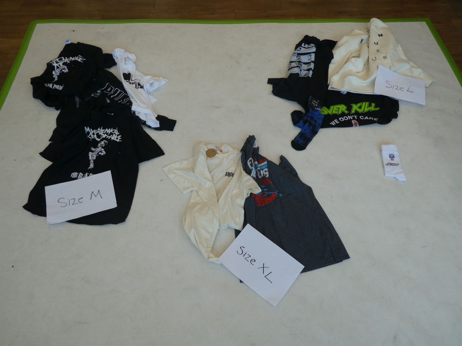 Rock shirts and socks including Metallica and Chemical Brothers socks, and Overkill, Foo Fighters, - Image 2 of 3