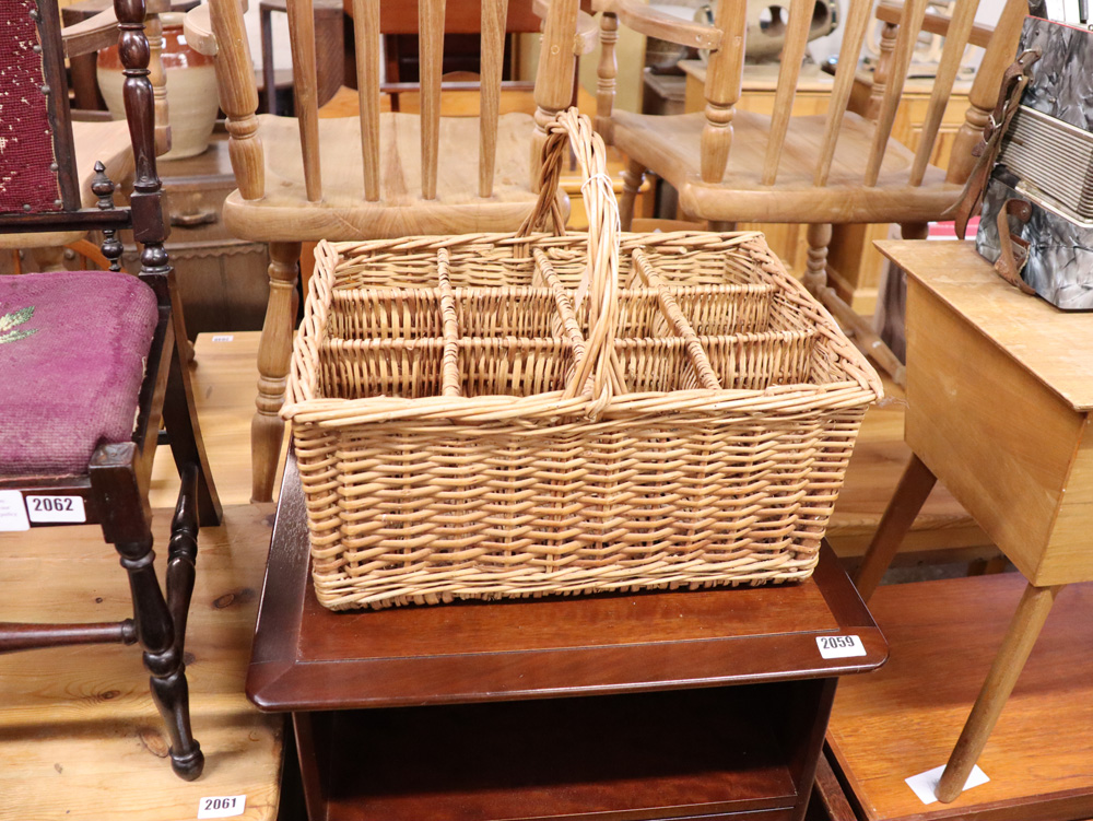 Wicker bottle basket