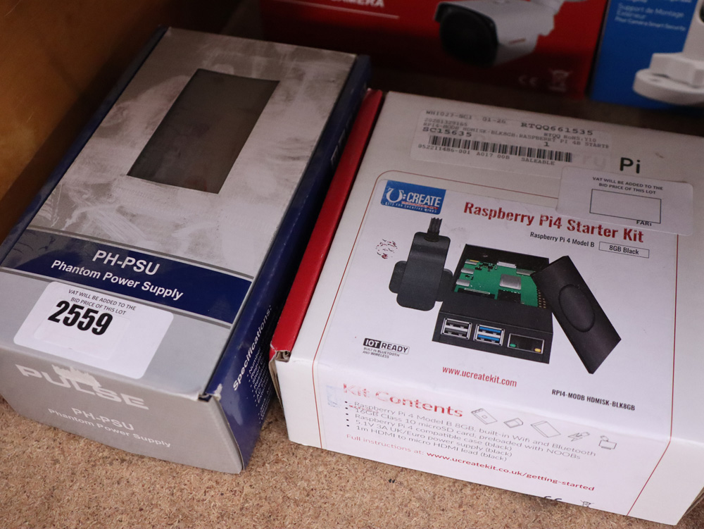Phantom PH.PSU power supply with a Raspberry Pi4 starter kit