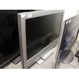 (19) Sony 32'' TV with remote