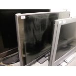 (16) Hitachi 42'' TV with remote