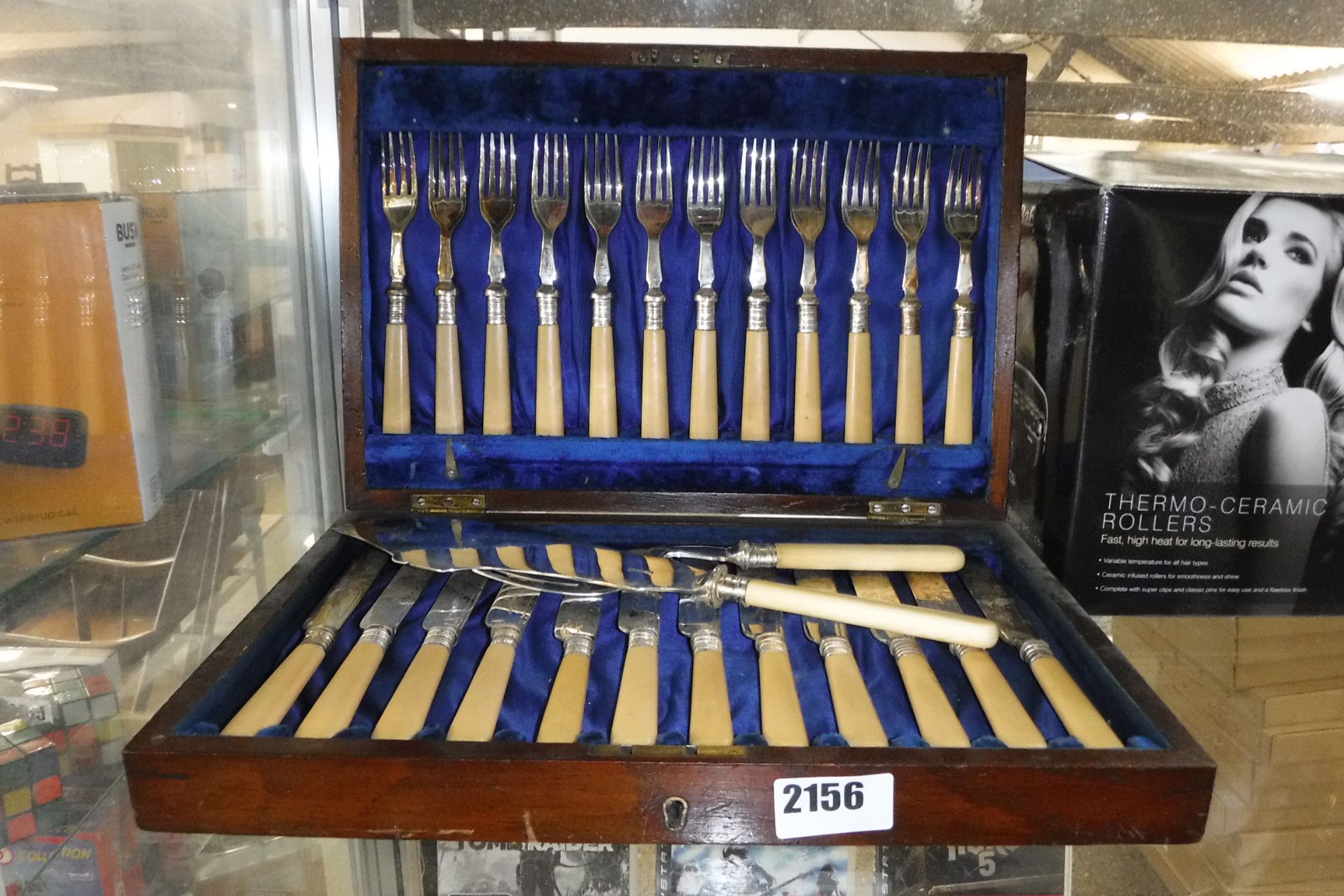Wooden cased cutlery set