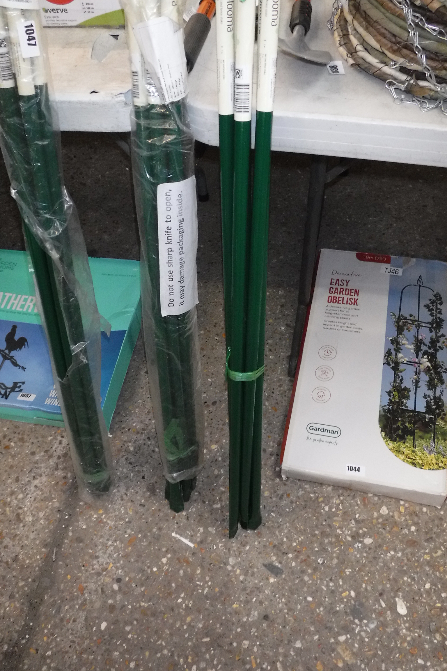 Bundle of 5 Blooma net and fence stakes (1m tall)