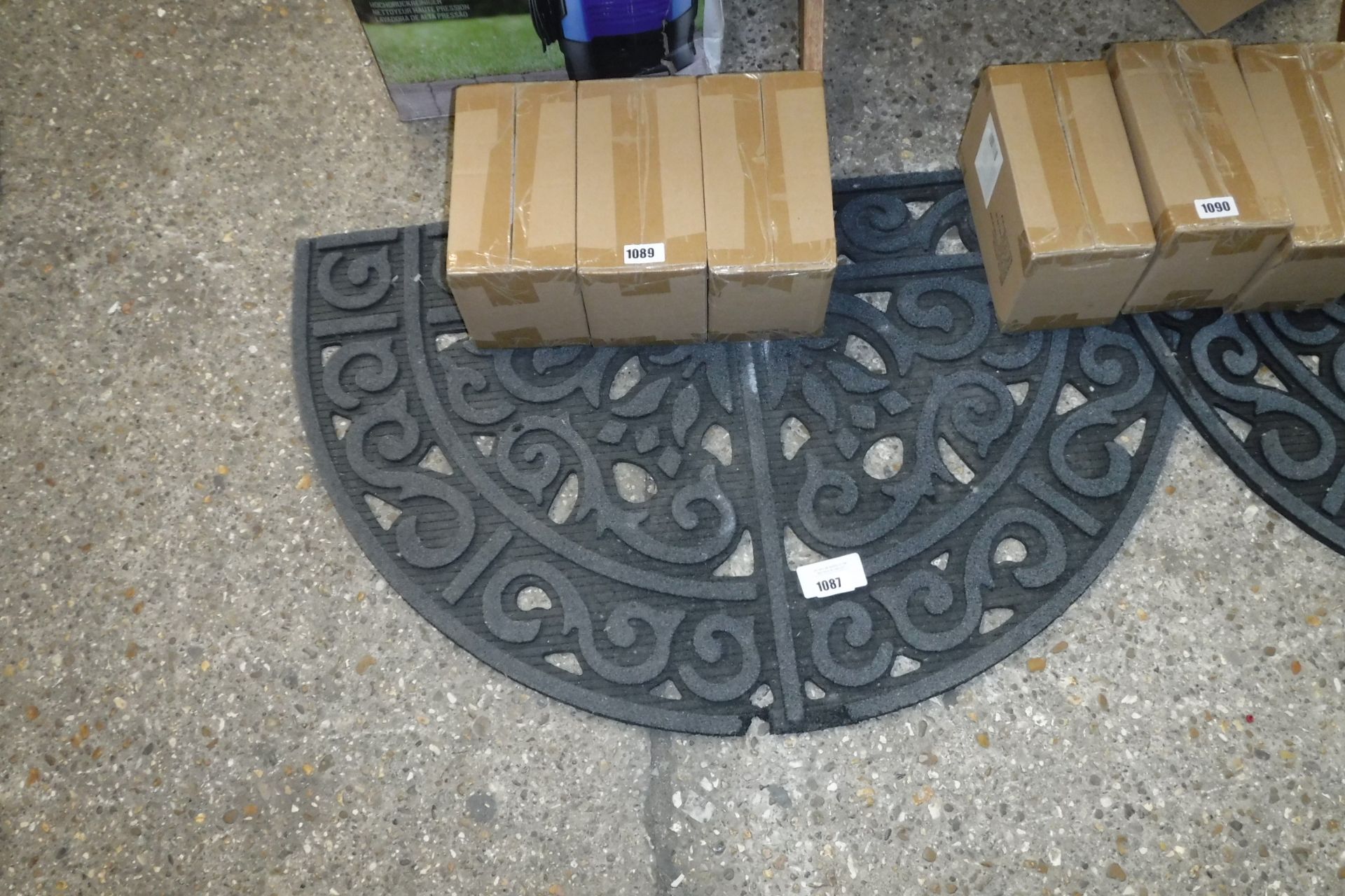 Decorative outdoor doormat